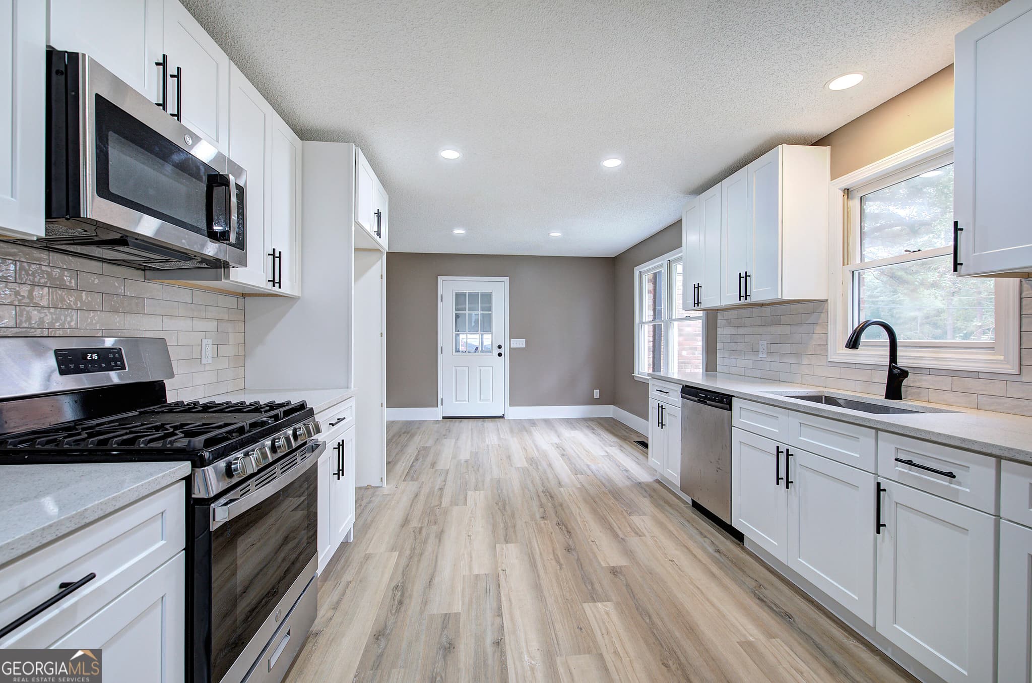 2 bedroom, 1.5 bathroom, 1,346 sq ft single family residence for sale at 202 Fire Tower Road, Calhoun, GA 30701 — photo 7