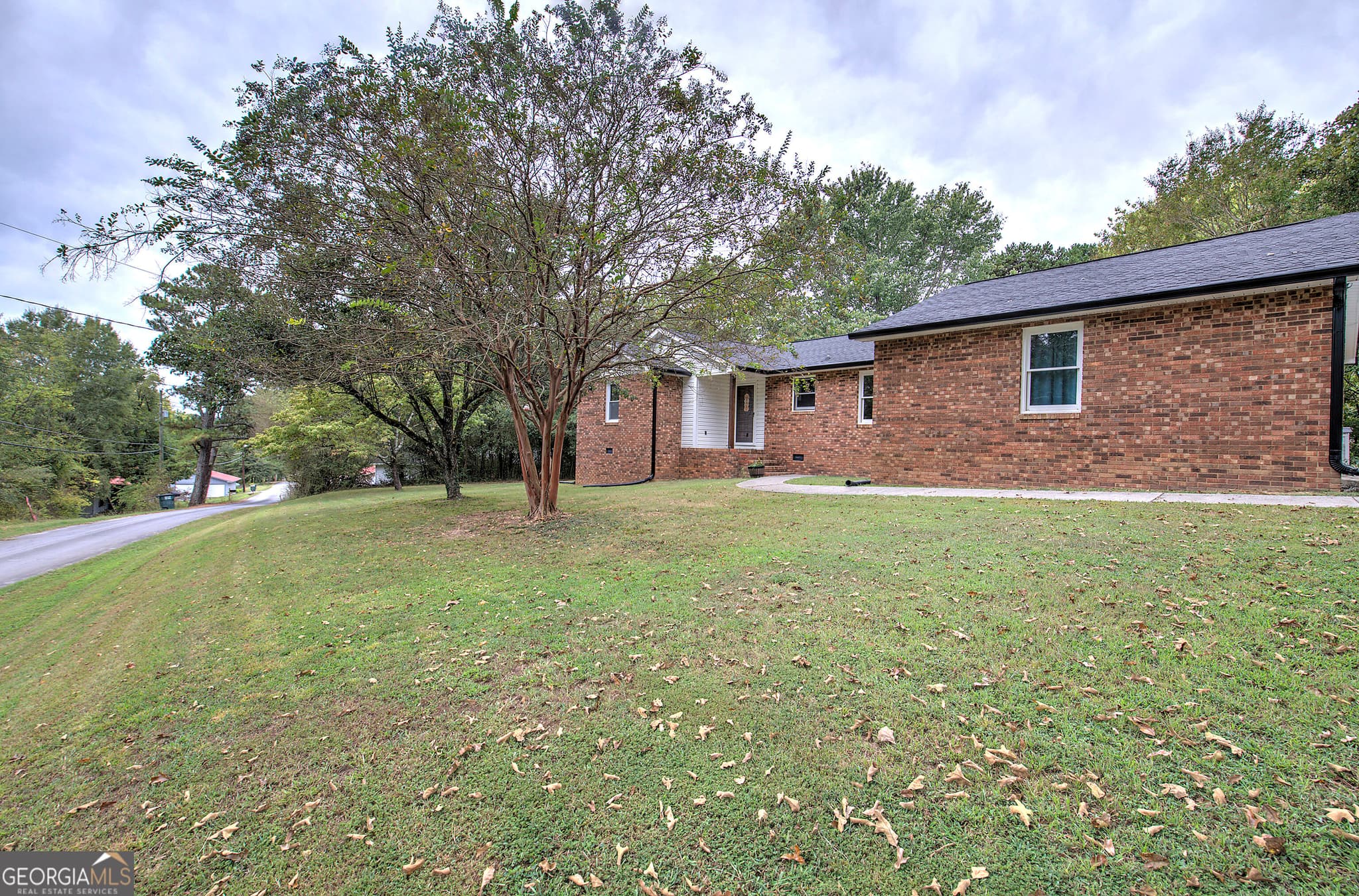 2 bedroom, 1.5 bathroom, 1,346 sq ft single family residence for sale at 202 Fire Tower Road, Calhoun, GA 30701
