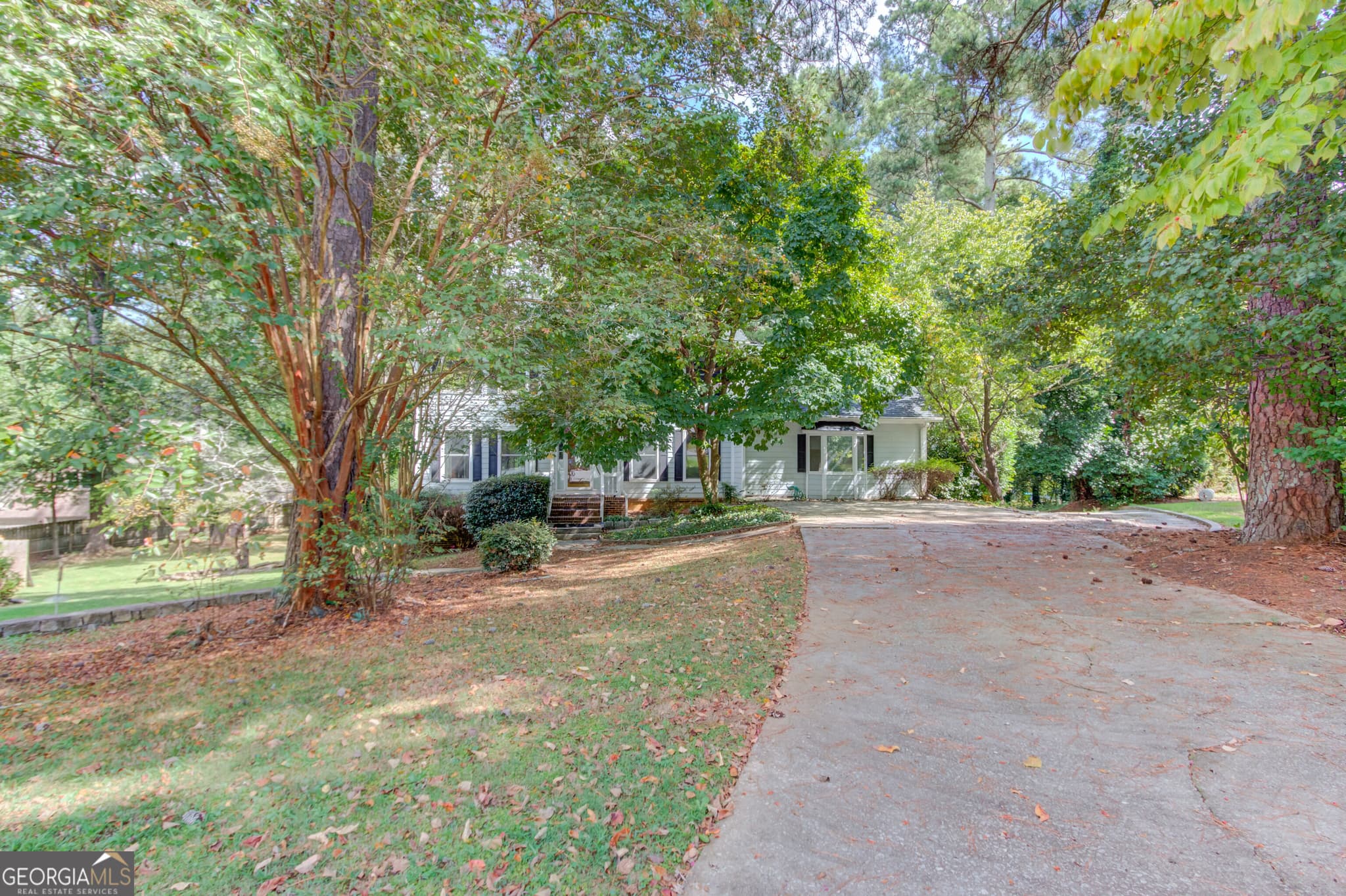 4 bedroom, 3.5 bathroom, 2,337 sq ft single family residence for sale at 5104 Onawa Court, Lilburn, GA 30047 — photo 2