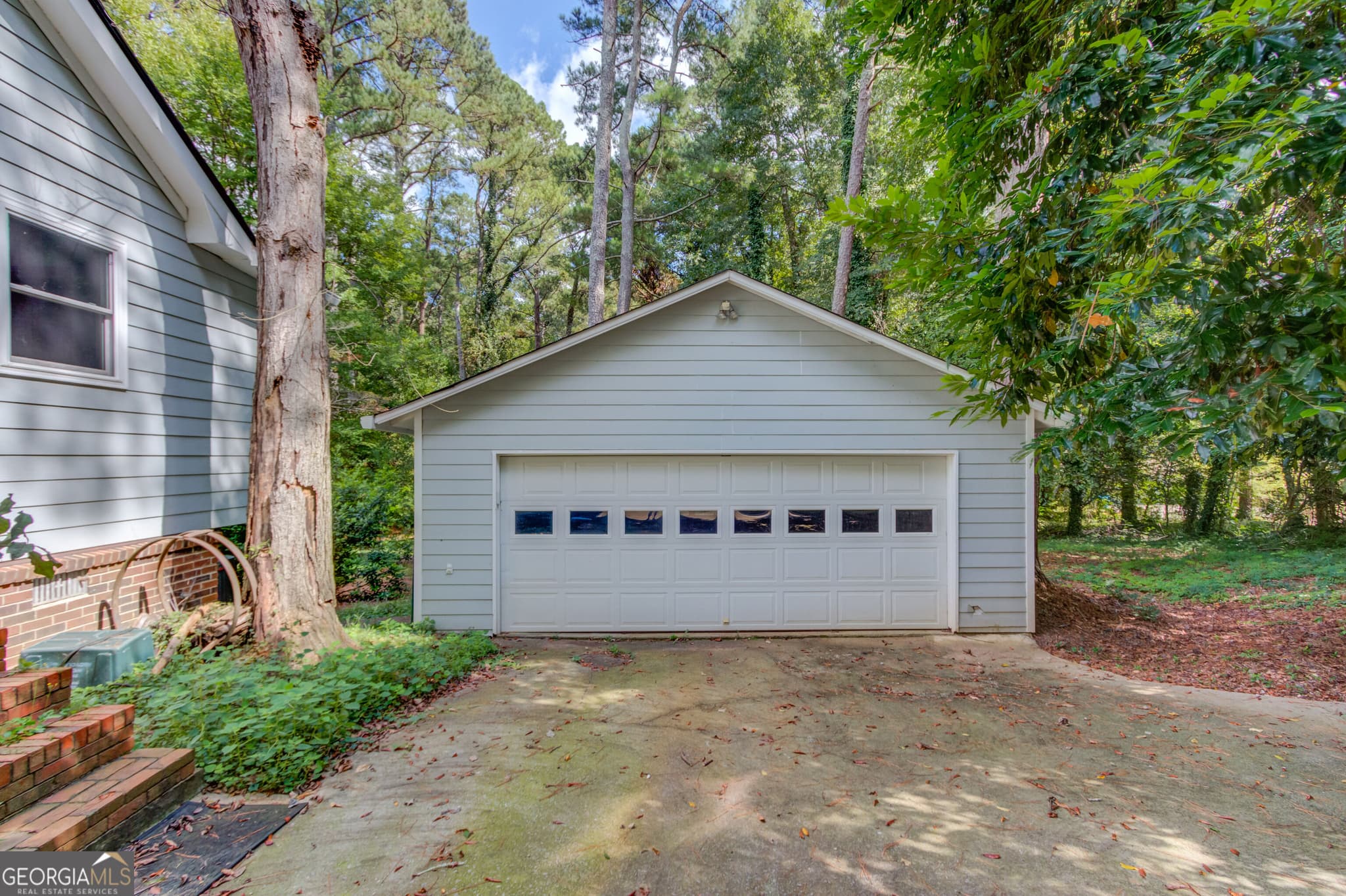 4 bedroom, 3.5 bathroom, 2,337 sq ft single family residence for sale at 5104 Onawa Court, Lilburn, GA 30047 — photo 6