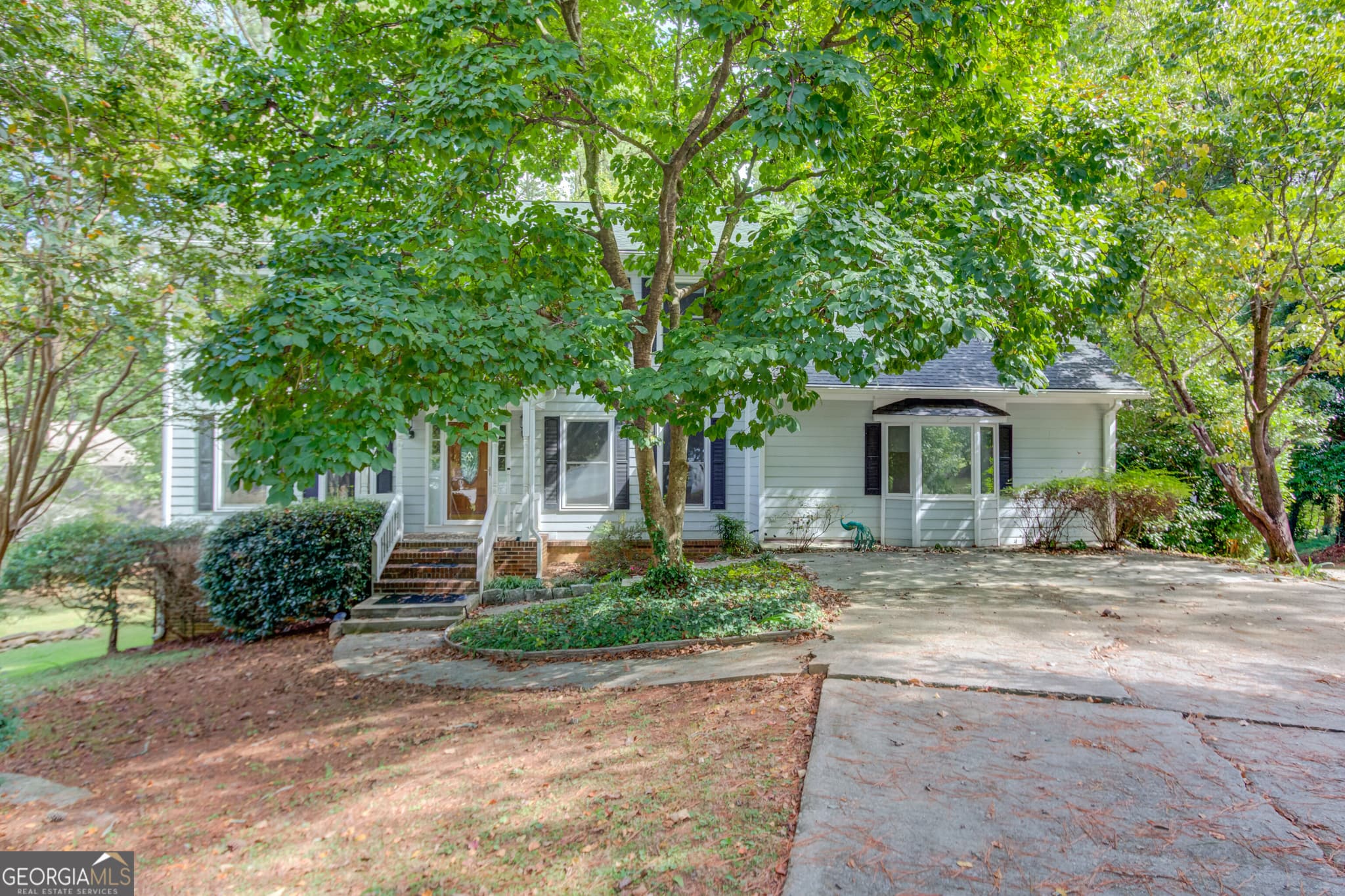 4 bedroom, 3.5 bathroom, 2,337 sq ft single family residence for sale at 5104 Onawa Court, Lilburn, GA 30047 — photo 3