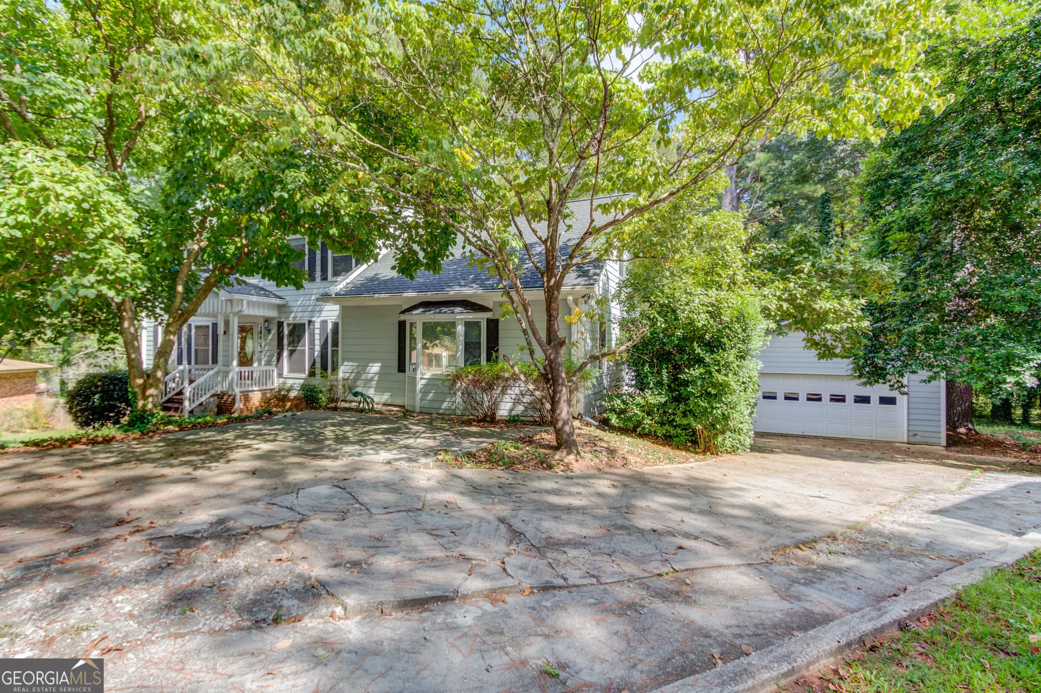 4 bedroom, 3.5 bathroom, 2,337 sq ft single family residence for sale at 5104 Onawa Court, Lilburn, GA 30047 — photo 5