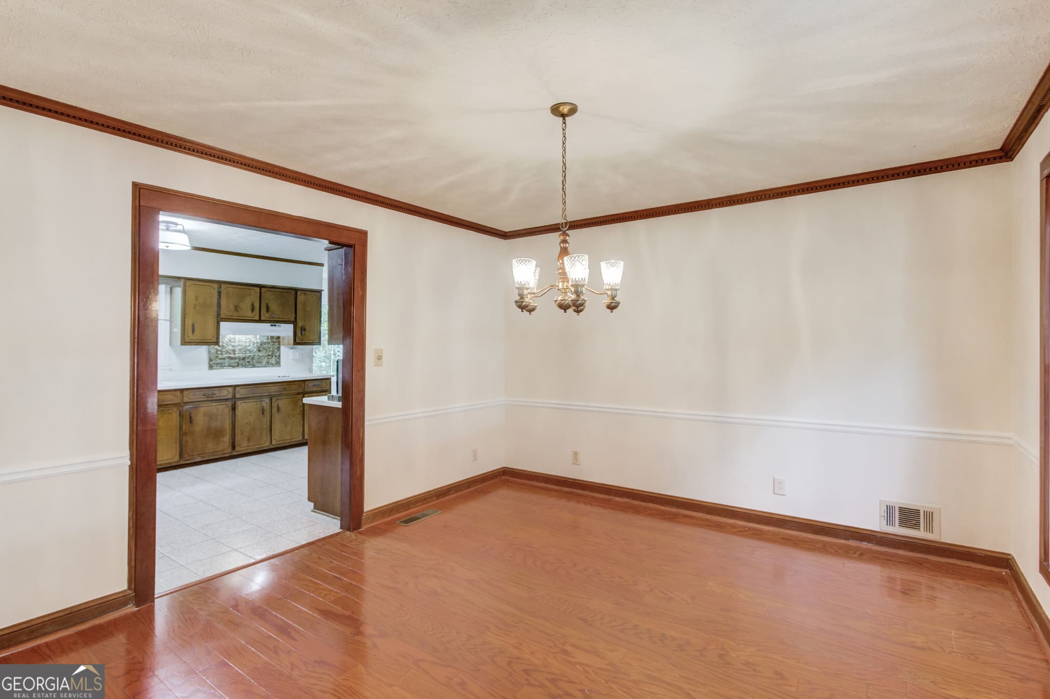 4 bedroom, 3.5 bathroom, 2,337 sq ft single family residence for sale at 5104 Onawa Court, Lilburn, GA 30047 — photo 9