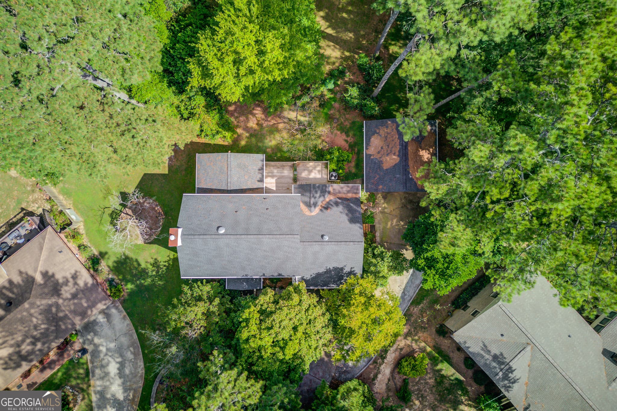 4 bedroom, 3.5 bathroom, 2,337 sq ft single family residence for sale at 5104 Onawa Court, Lilburn, GA 30047 — photo 4