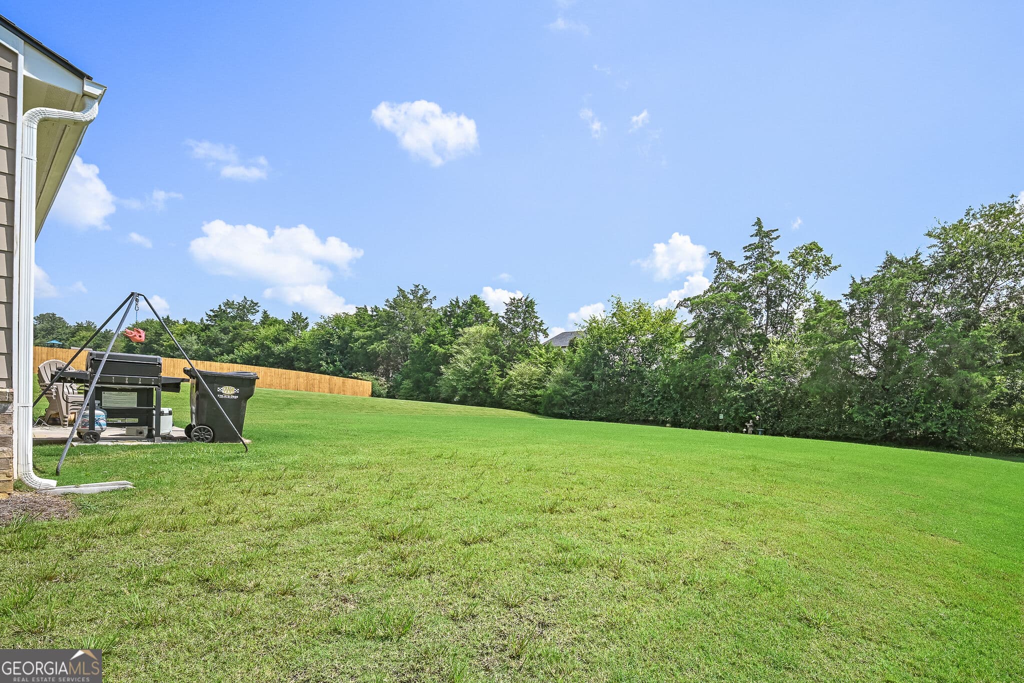 4 bedroom, 2 bathroom, 1,839 sq ft single family residence for sale at 155 Siena Drive, Cartersville, GA 30120 — photo 2