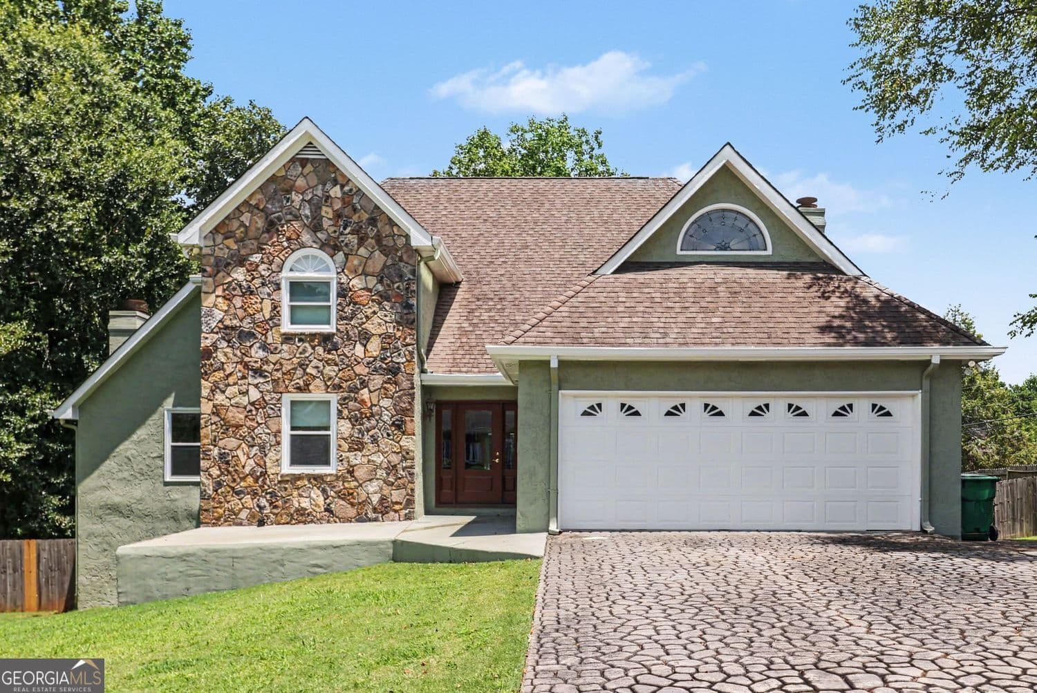 4 bedroom, 3.5 bathroom, 5,546 sq ft single family residence for sale at 3439 Grist Mill Court, Peachtree Corners, GA 30096 — photo 4