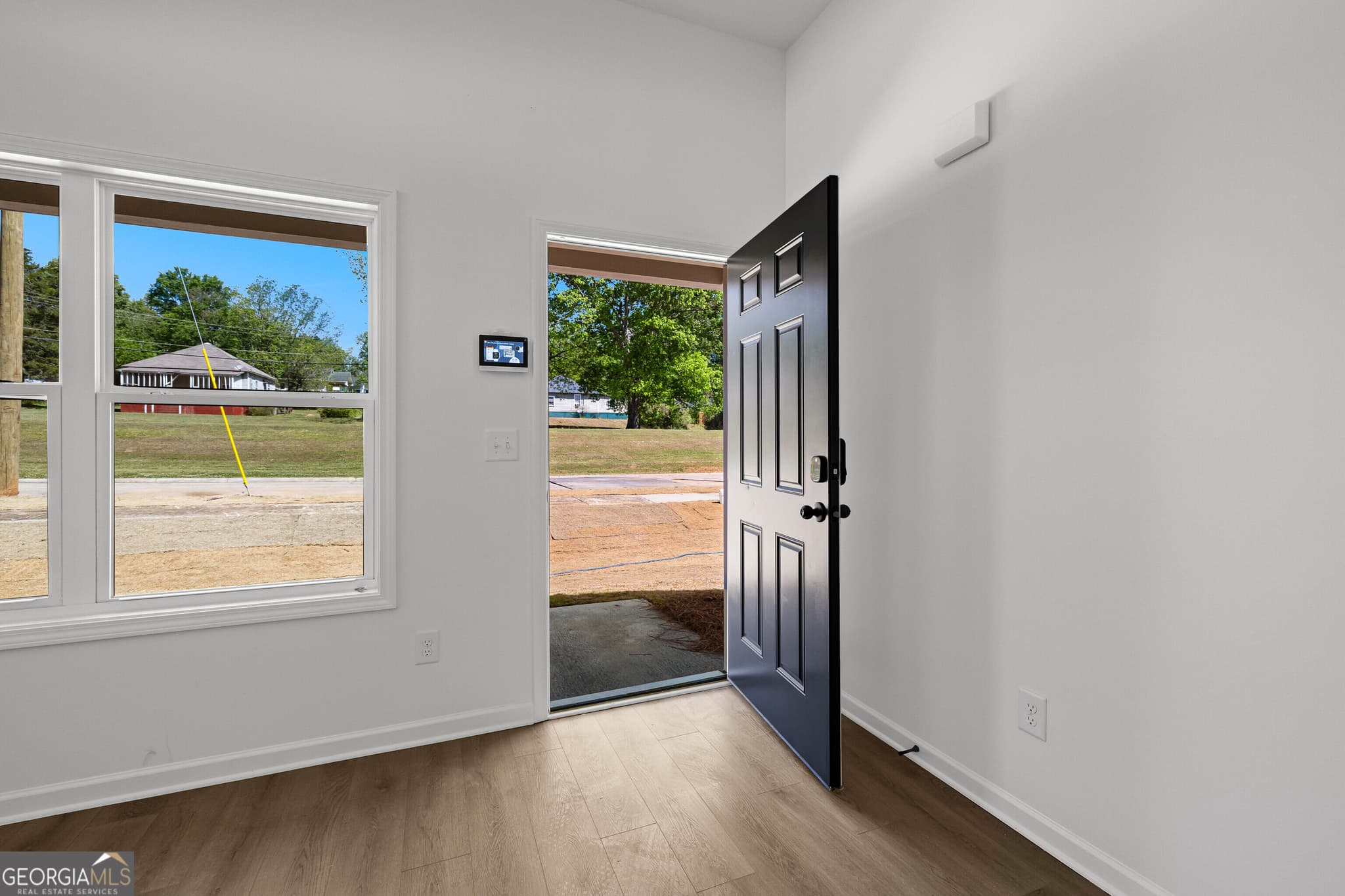 3 bedroom, 2 bathroom, 1,074 sq ft single family residence for sale at 799 Hunnicutt Avenue, Lagrange, GA 30240 — photo 2