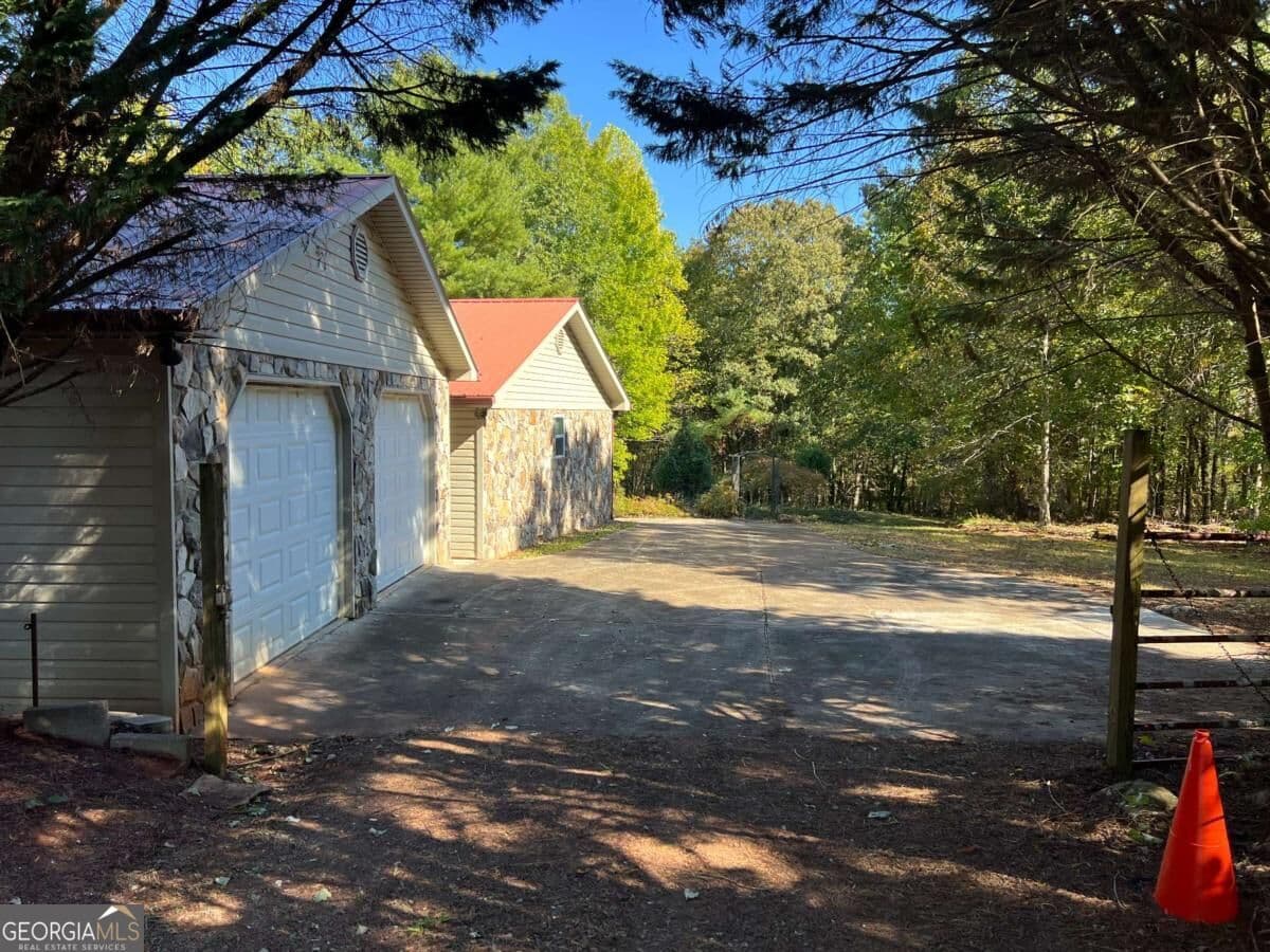 2 bedroom, 2 bathroom, 1,232 sq ft cabin,single family residence for sale at 395 Skylark Way, Jasper, GA 30143 — photo 9