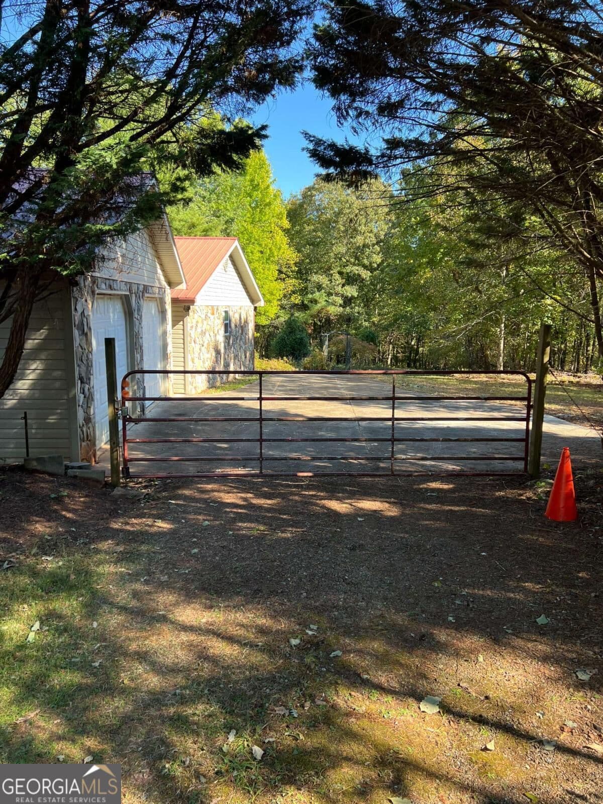 2 bedroom, 2 bathroom, 1,232 sq ft cabin,single family residence for sale at 395 Skylark Way, Jasper, GA 30143 — photo 8