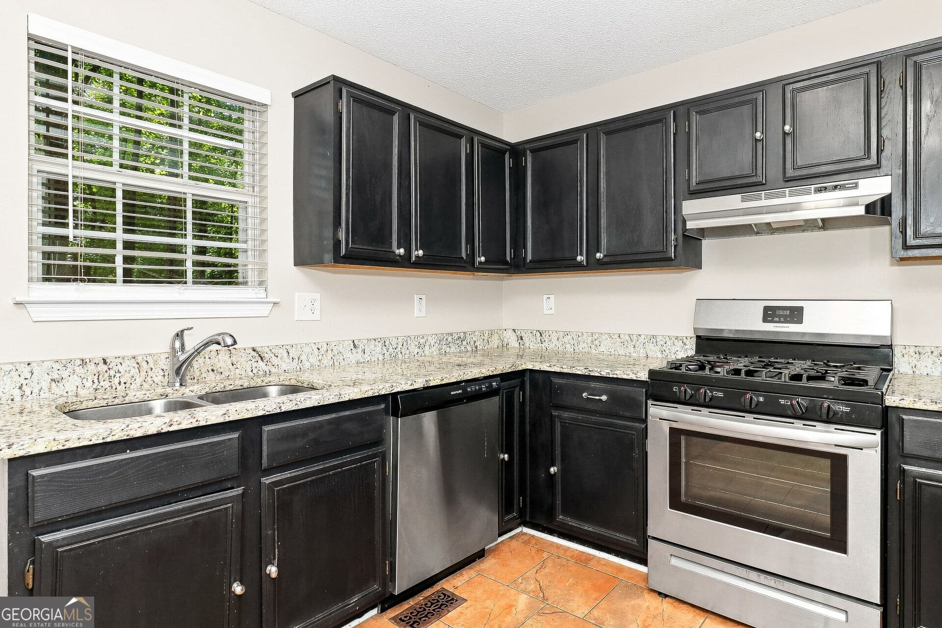 3 bedroom, 2 bathroom, 1,766 sq ft single family residence for sale at 366 Settlers Ridge Lane, Hiram, GA 30141 — photo 4