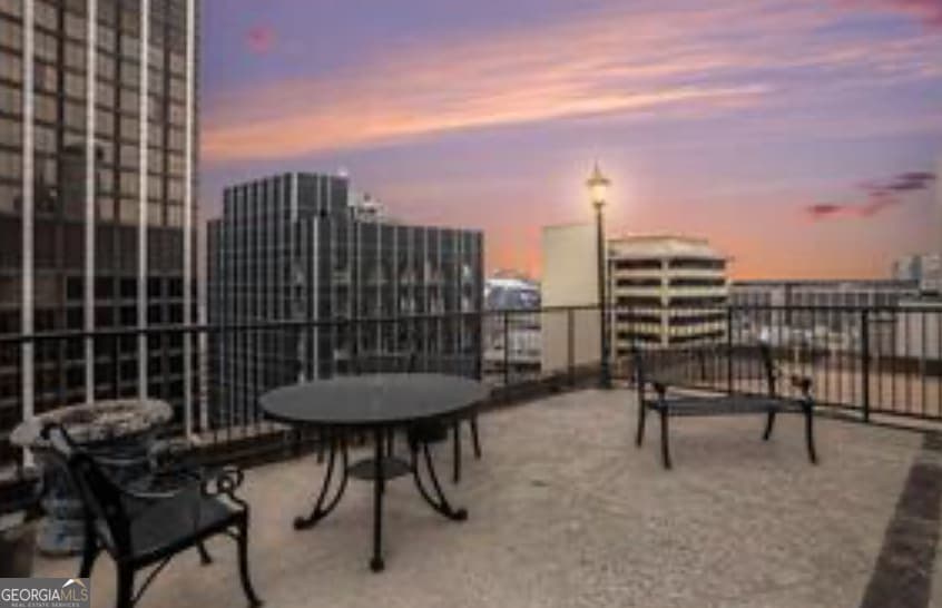 2 bedroom, 1 bathroom condominium for sale at 32 PEACHTREE 1705, Atlanta, GA 30303 — photo 2
