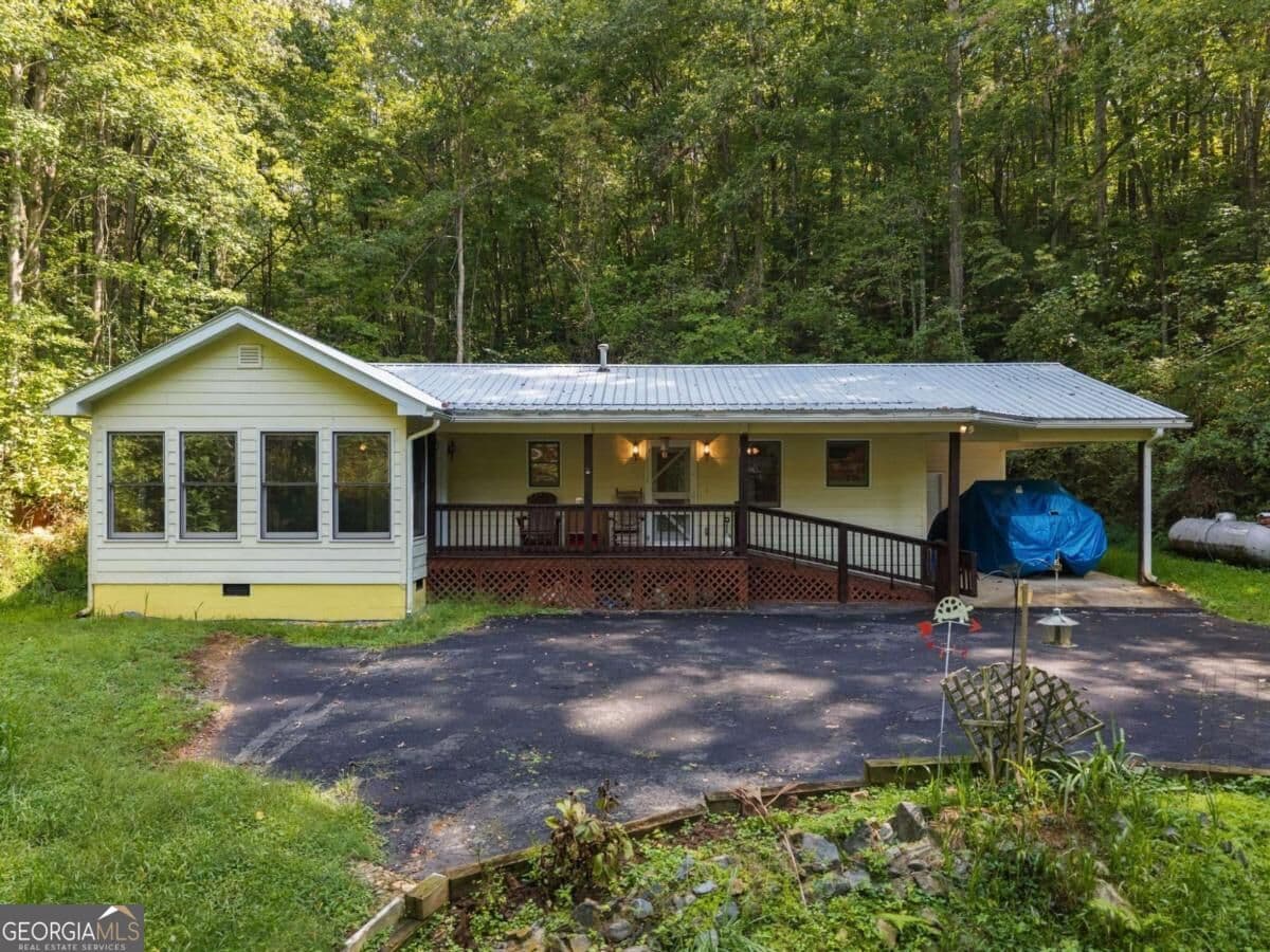 2 bedroom, 2 bathroom, 1,652 sq ft single family residence for sale at 250 Mccollum Road 1R, Ellijay, GA 30540 — photo 4