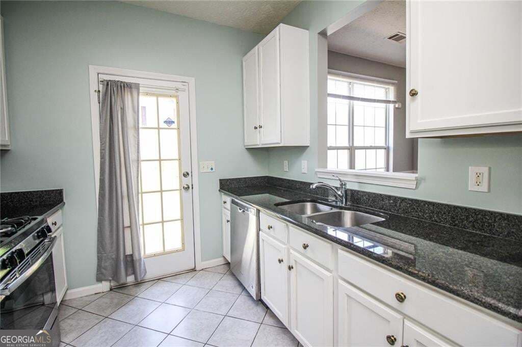 3 bedroom, 2.5 bathroom townhouse for rent at 6476 Portside Way, Flowery Branch, GA 30542 for $1,850 a month — photo 8