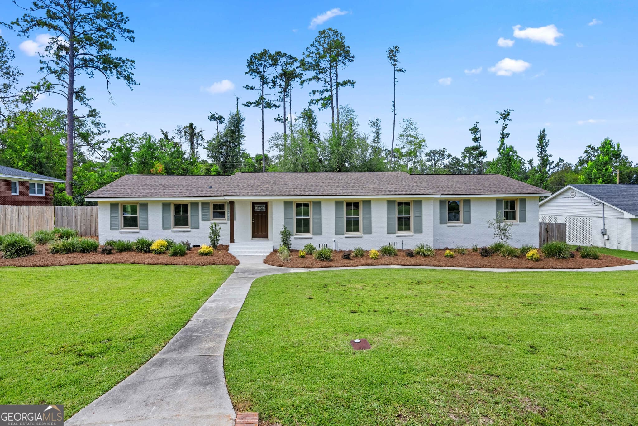 3 bedroom, 2 bathroom, 2,103 sq ft single family residence for sale at 1203 Lakeview Drive, Valdosta, GA 31602 — photo 3
