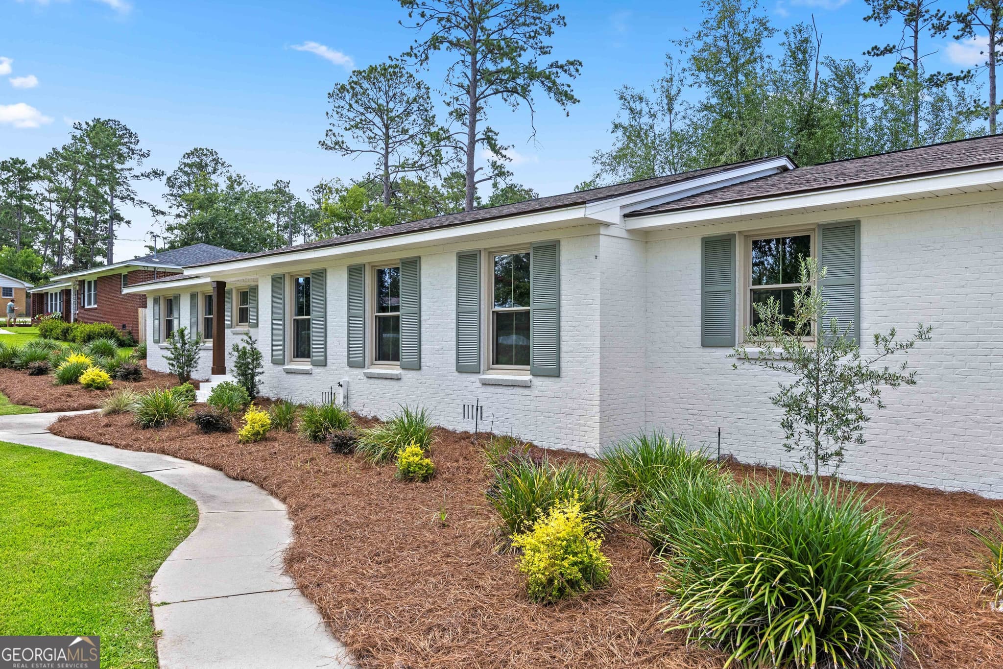 3 bedroom, 2 bathroom, 2,103 sq ft single family residence for sale at 1203 Lakeview Drive, Valdosta, GA 31602 — photo 5