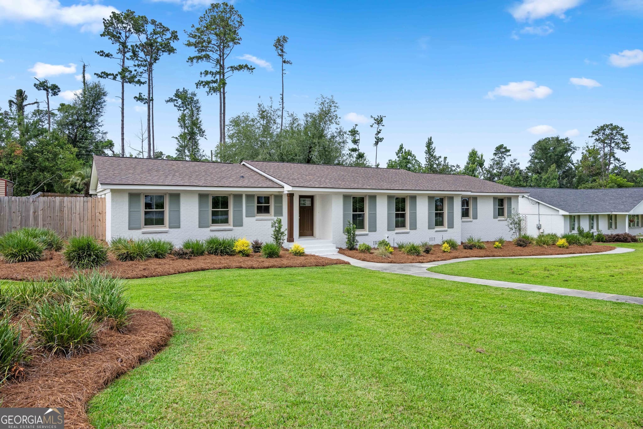 3 bedroom, 2 bathroom, 2,103 sq ft single family residence for sale at 1203 Lakeview Drive, Valdosta, GA 31602 — photo 4
