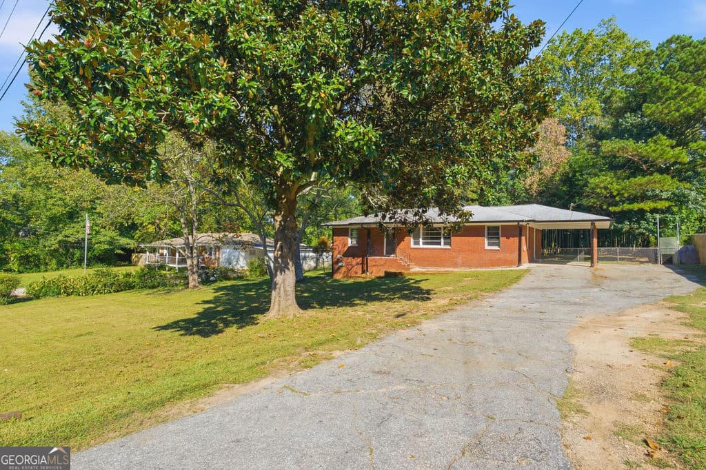 3 bedroom, 1.5 bathroom, 1,175 sq ft single family residence for sale at 5503 Mollie Lane, Mableton, GA 30126 — photo 3