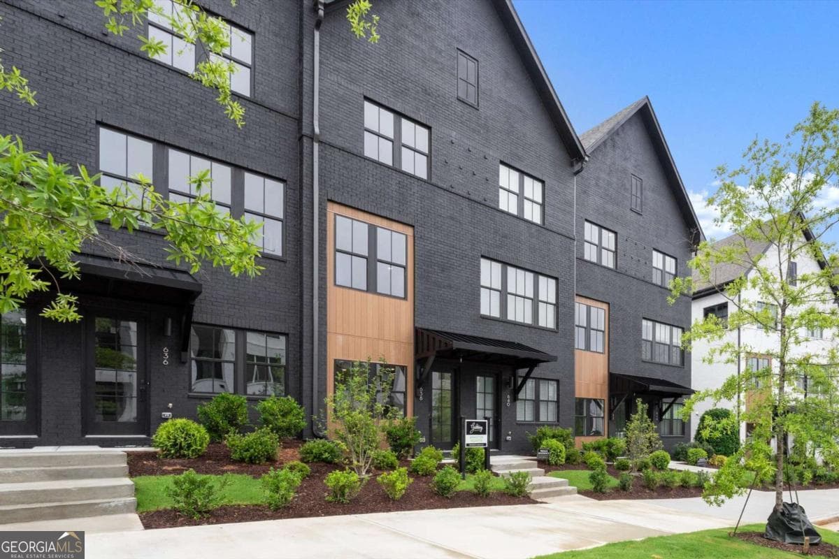 2 bedroom, 3.5 bathroom townhouse for sale at 638 Soul Alley 107, Alpharetta, GA 30009 — photo 1 of 58