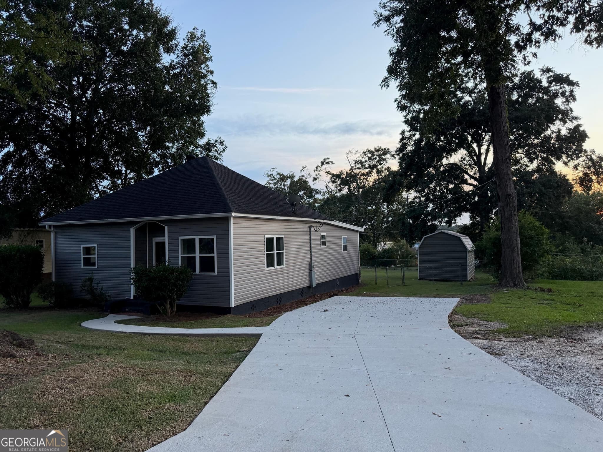 3 bedroom, 1 bathroom, 1,309 sq ft single family residence for sale at 3303 21st Avenue, Valley, AL 36854 — photo 2
