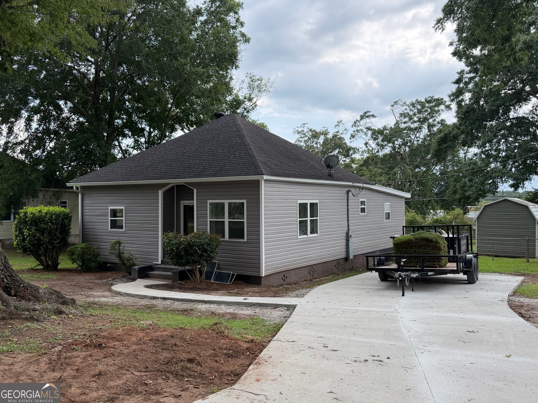 3 bedroom, 1 bathroom, 1,309 sq ft single family residence for sale at 3303 21st Avenue, Valley, AL 36854 — photo 3