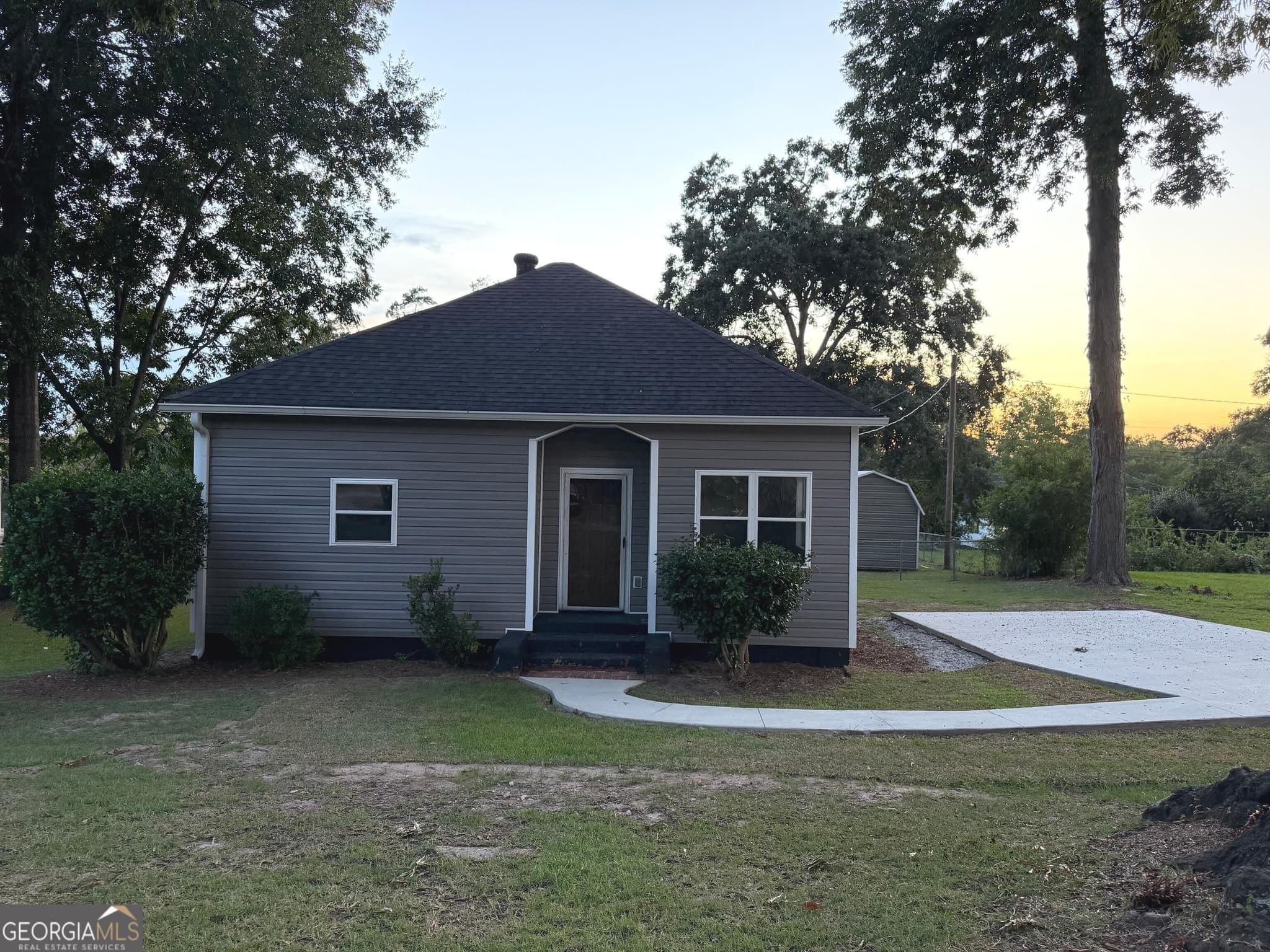 3 bedroom, 1 bathroom, 1,309 sq ft single family residence for sale at 3303 21st Avenue, Valley, AL 36854