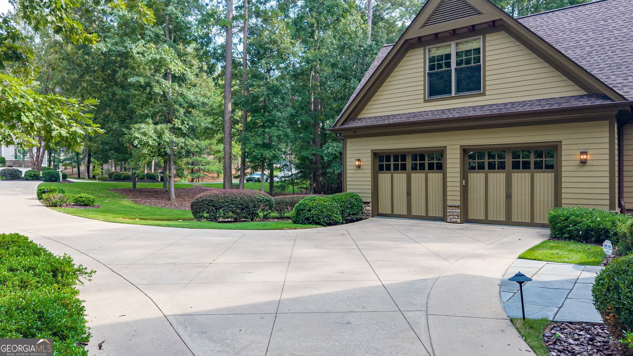 3 bedroom, 3.5 bathroom, 2,931 sq ft single family residence for sale at 1061-1071 Scull Shoals Drive, Greensboro, GA 30642 — photo 4