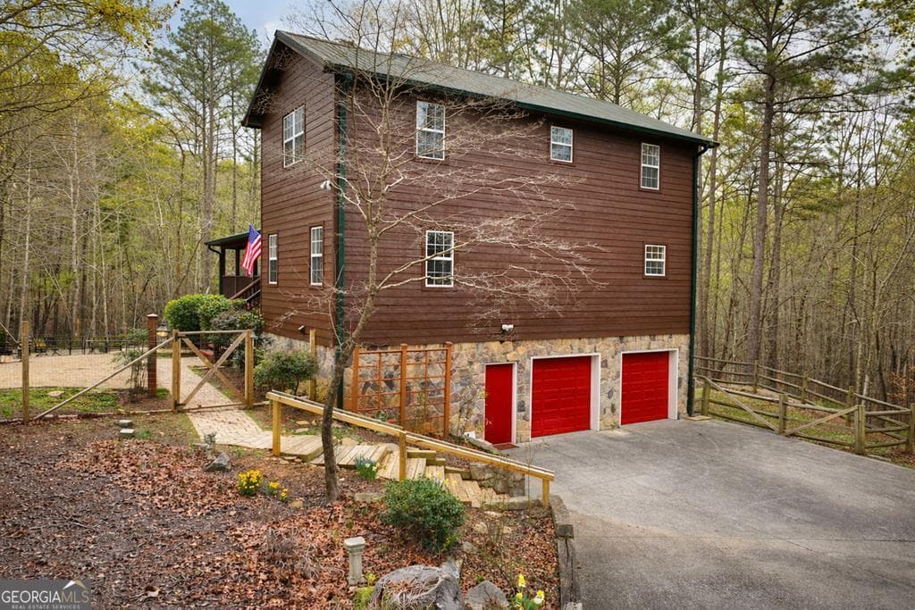 3 bedroom, 4 bathroom, 2,428 sq ft cabin,single family residence for sale at 144 Emerald Cove Drive, Ellijay, GA 30540 — photo 2