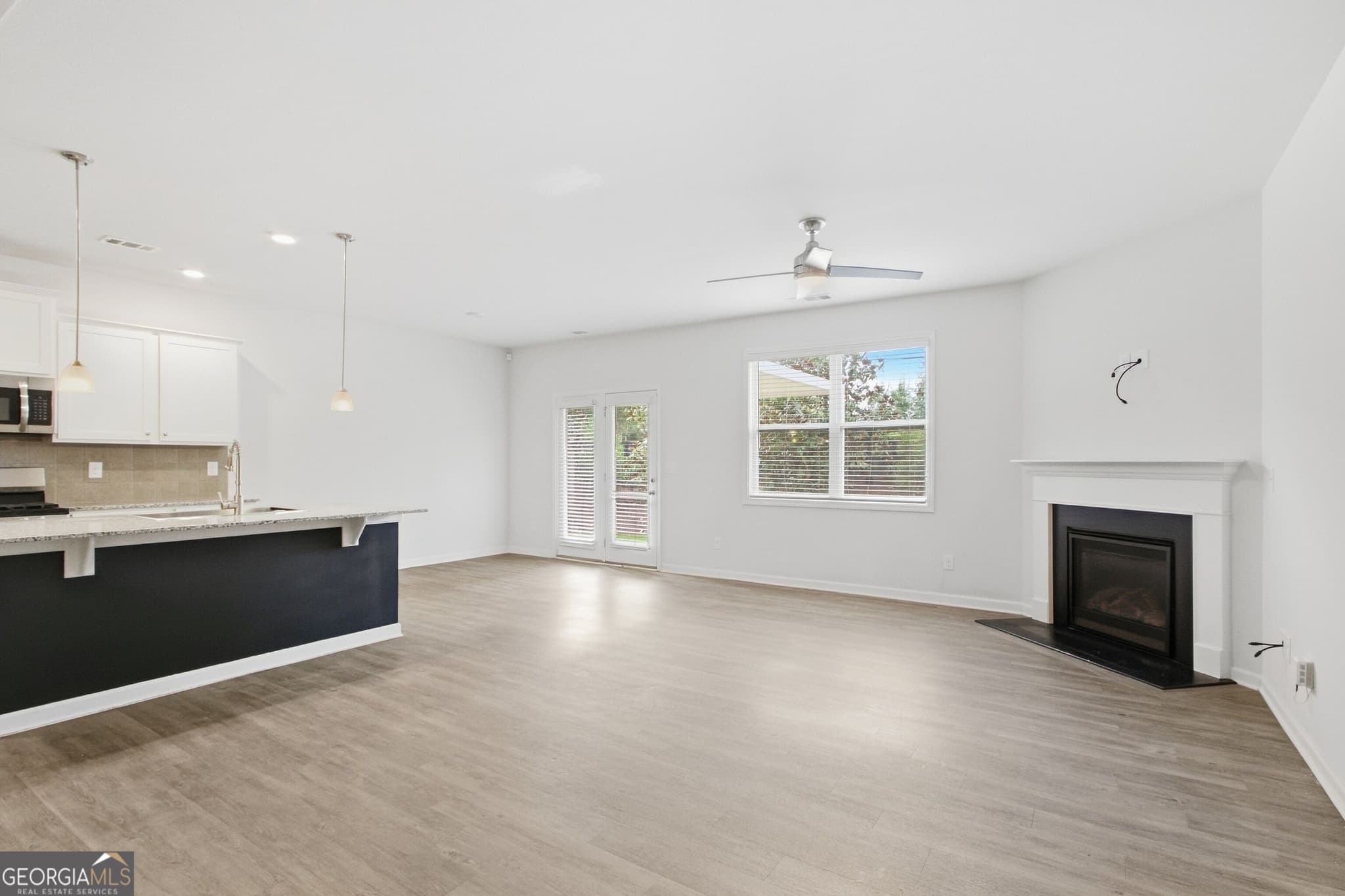 3 bedroom, 2.5 bathroom, 1,962 sq ft townhouse for sale at 208 Bluffton Court, Acworth, GA 30102 — photo 8