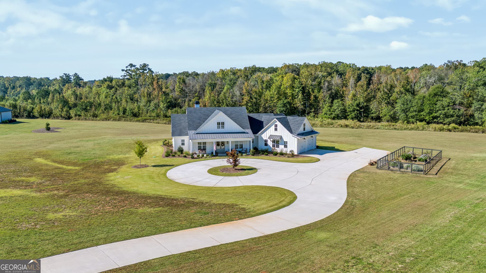 4 bedroom, 3.5 bathroom, 3,092 sq ft single family residence for sale at 689 Elders Mill Road, Senoia, GA 30276 — photo 3