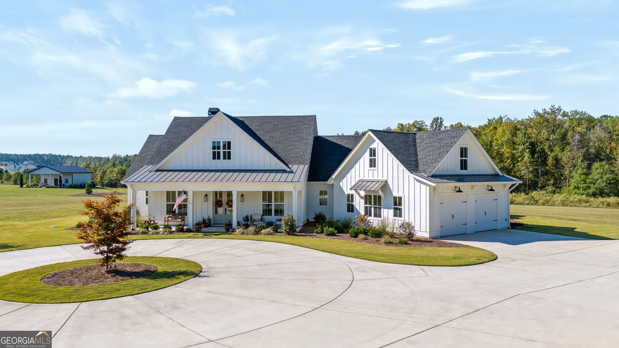 4 bedroom, 3.5 bathroom, 3,092 sq ft single family residence for sale at 689 Elders Mill Road, Senoia, GA 30276 — photo 1 of 74