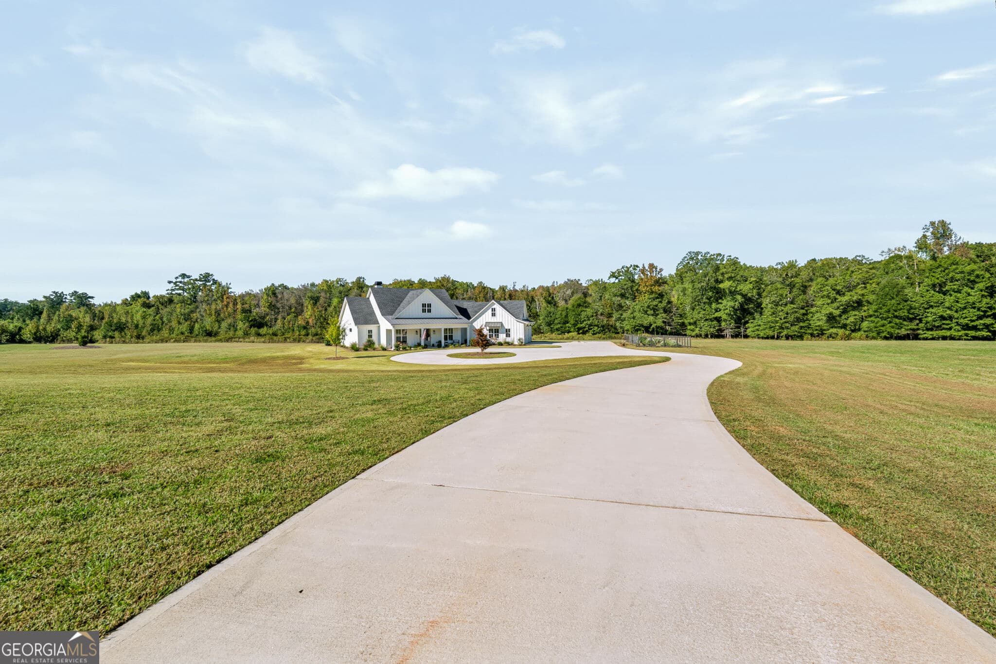 4 bedroom, 3.5 bathroom, 3,092 sq ft single family residence for sale at 689 Elders Mill Road, Senoia, GA 30276 — photo 5