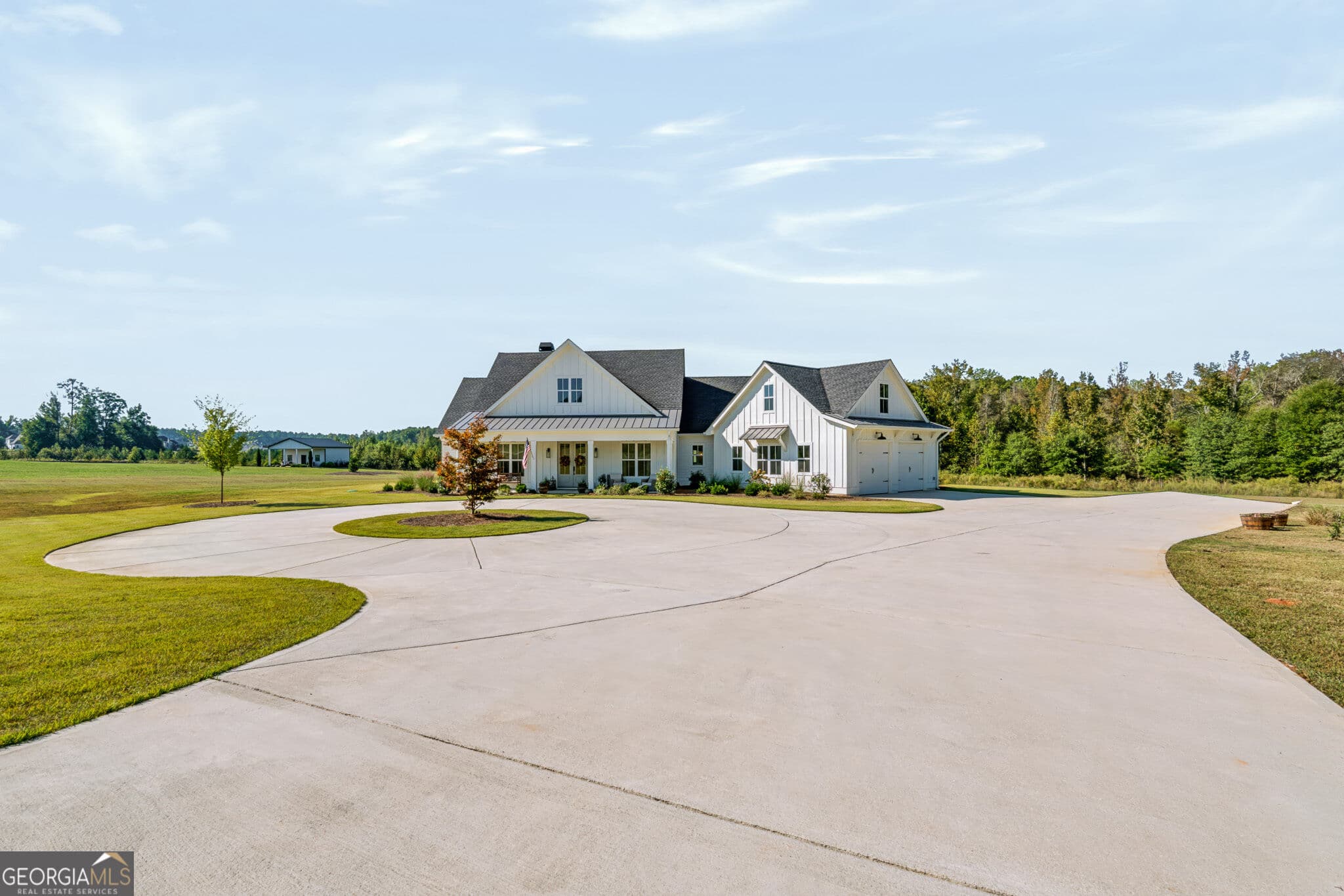 4 bedroom, 3.5 bathroom, 3,092 sq ft single family residence for sale at 689 Elders Mill Road, Senoia, GA 30276 — photo 4