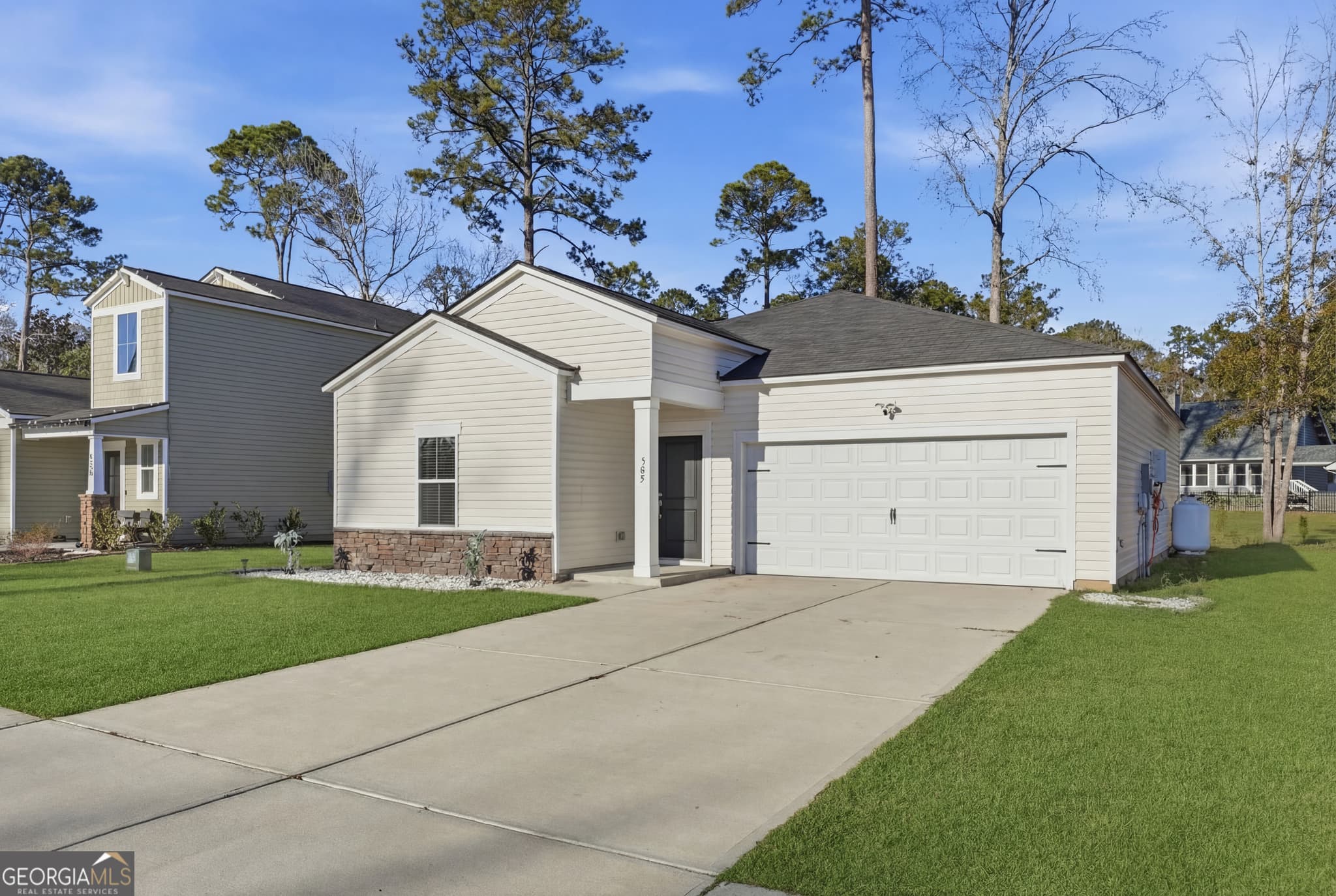 3 bedroom, 2 bathroom, 1,588 sq ft single family residence for sale at 305 Lillian Street, Rincon, GA 31326 — photo 3