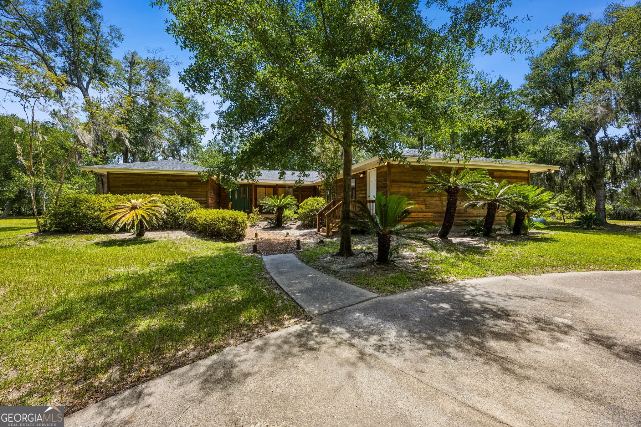 5 bedroom, 4 bathroom, 2,917 sq ft single family residence for sale at 1924 Cedar Court, Waverly, GA 31565 — photo 6