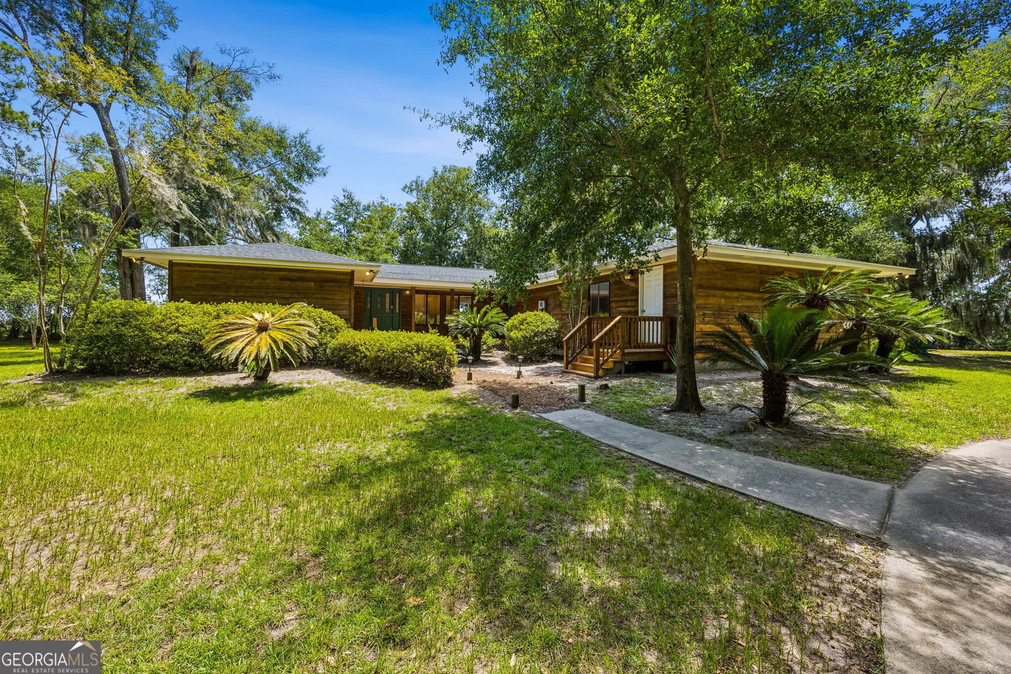 5 bedroom, 4 bathroom, 2,917 sq ft single family residence for sale at 1924 Cedar Court, Waverly, GA 31565 — photo 7