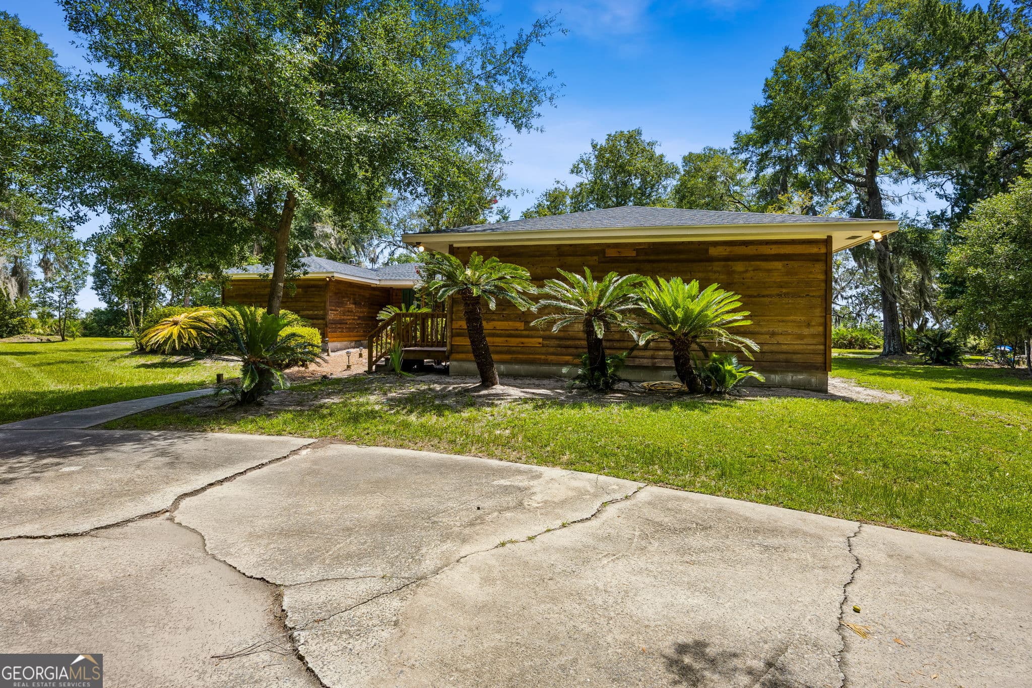5 bedroom, 4 bathroom, 2,917 sq ft single family residence for sale at 1924 Cedar Court, Waverly, GA 31565 — photo 5
