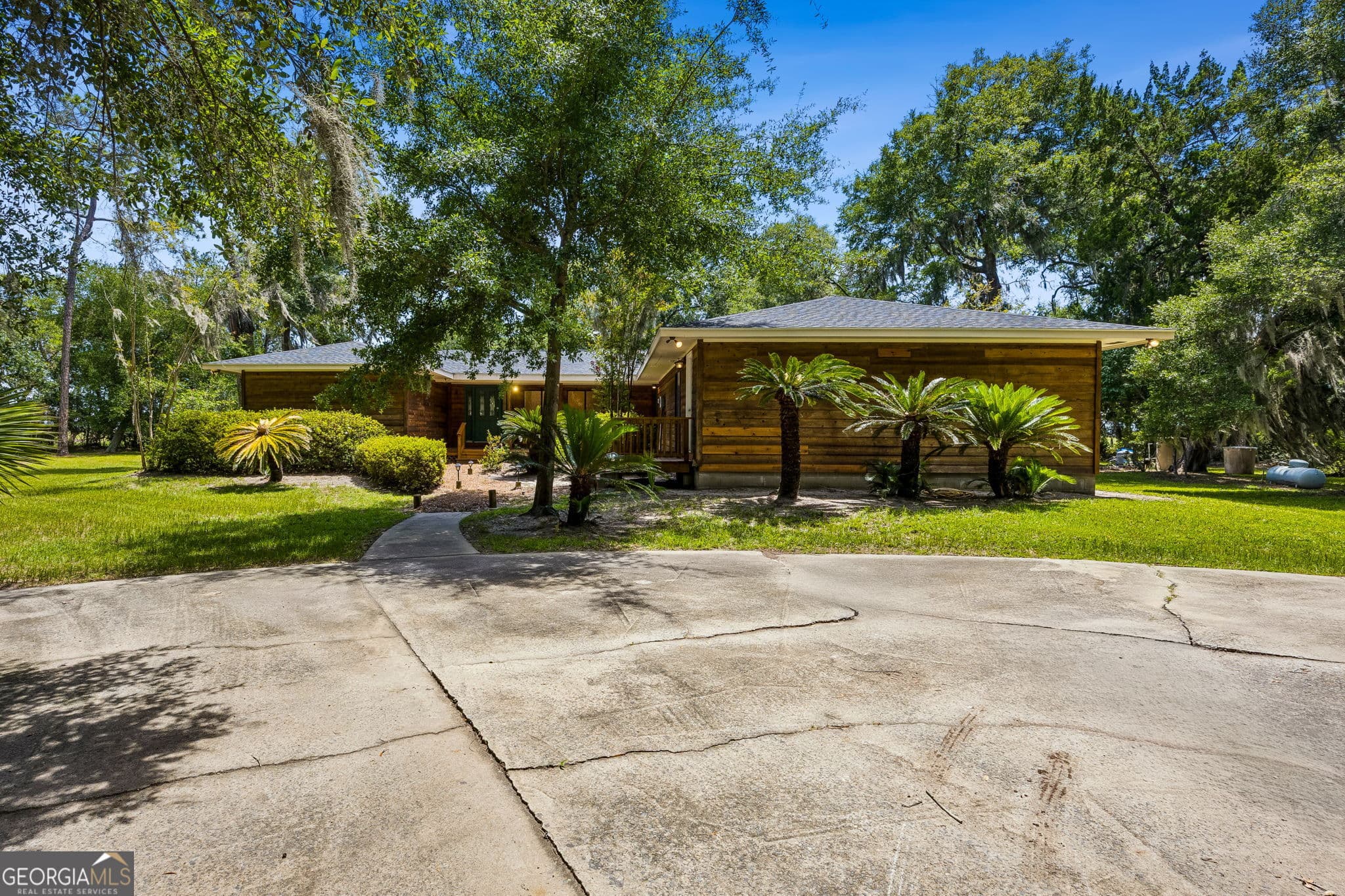 5 bedroom, 4 bathroom, 2,917 sq ft single family residence for sale at 1924 Cedar Court, Waverly, GA 31565 — photo 4