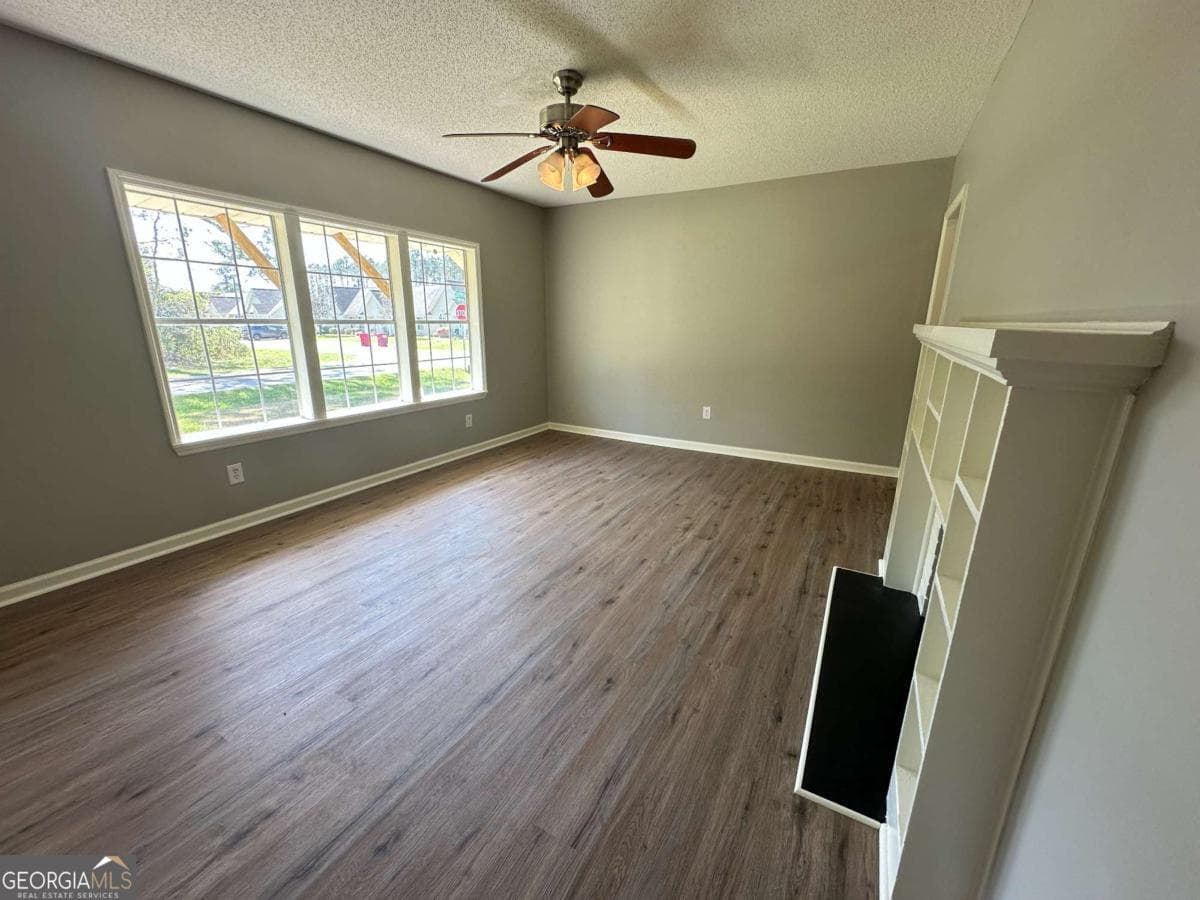 2 bedroom, 1 bathroom, 1,020 sq ft single family residence for sale at 11 Pendleton Street, Baxley, GA 31513 — photo 5