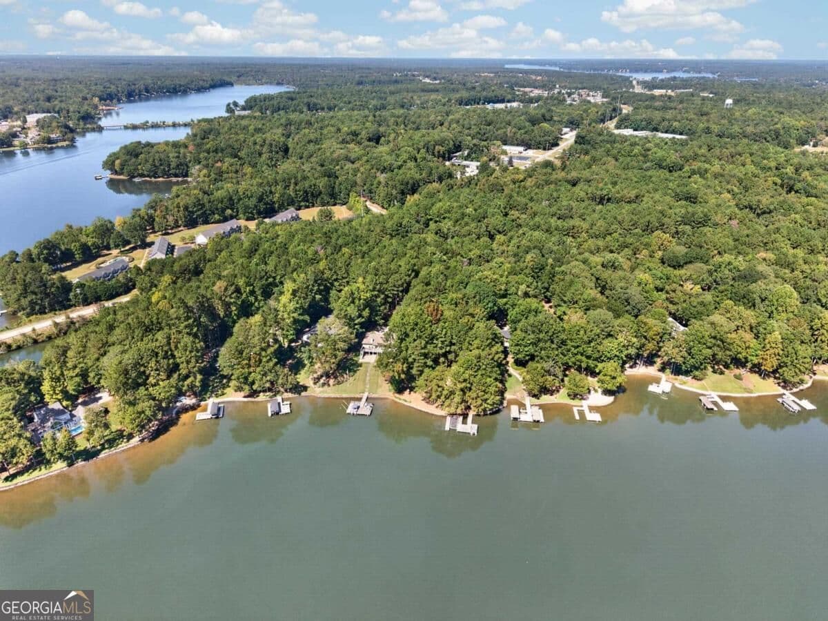 6 bedroom, 5.5 bathroom, 3,988 sq ft single family residence for sale at 108 Phoenix Drive, Eatonton, GA 31024 — photo 7