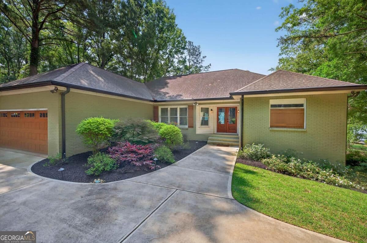 6 bedroom, 5.5 bathroom, 3,988 sq ft single family residence for sale at 108 Phoenix Drive, Eatonton, GA 31024 — photo 3