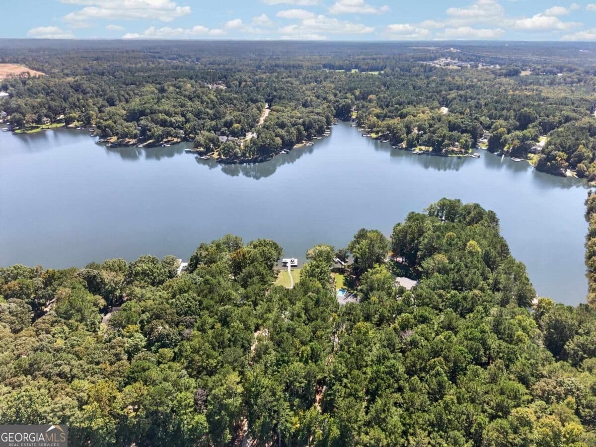 6 bedroom, 5.5 bathroom, 3,988 sq ft single family residence for sale at 108 Phoenix Drive, Eatonton, GA 31024 — photo 9