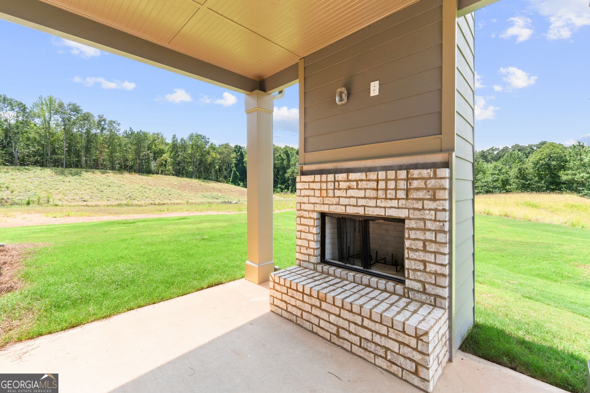 4 bedroom, 3 bathroom, 2,500 sq ft single family residence for sale at 8236 Riverchase Drive, Palmetto, GA 30268 — photo 7
