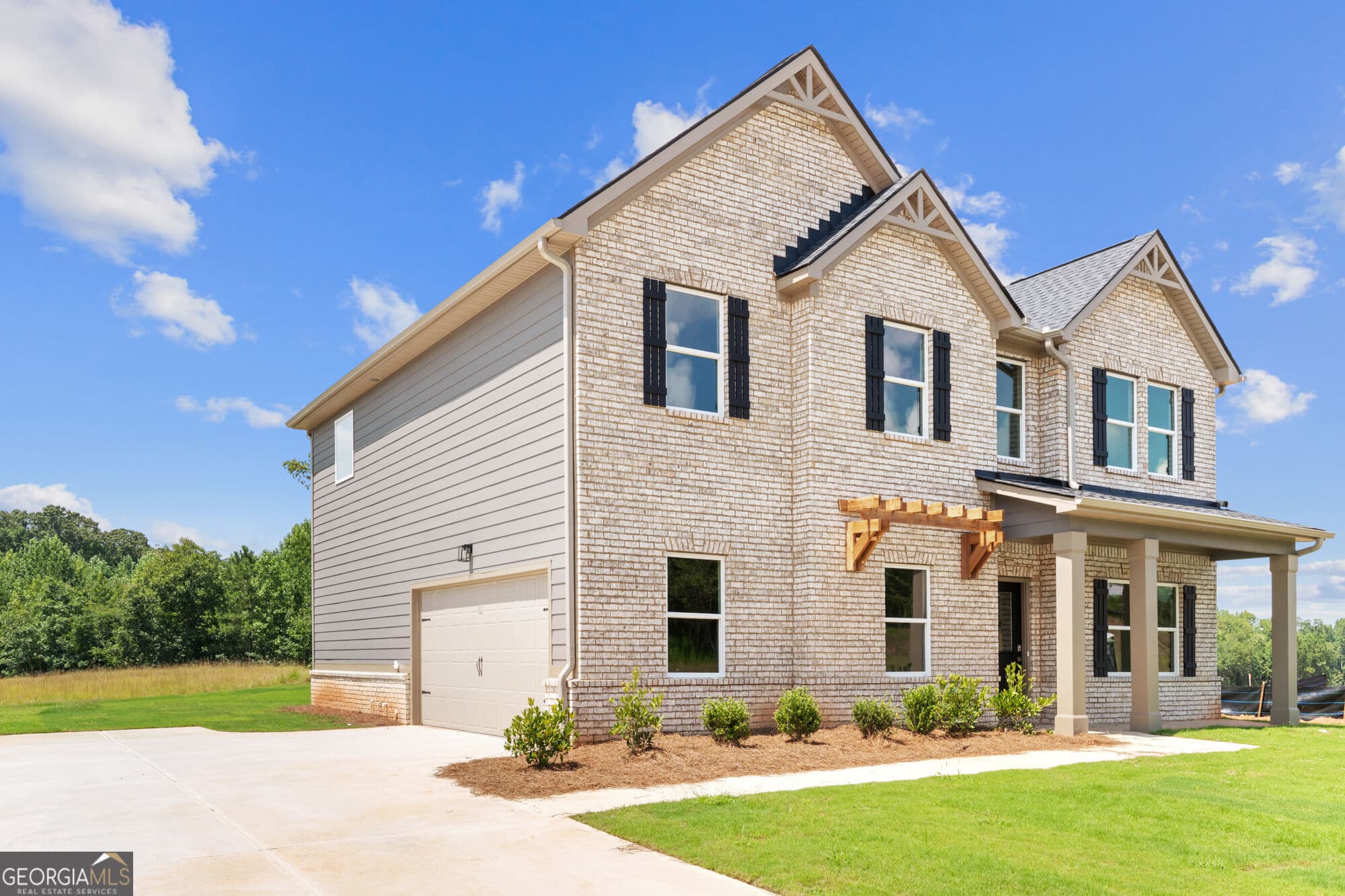 4 bedroom, 3 bathroom, 2,500 sq ft single family residence for sale at 8236 Riverchase Drive, Palmetto, GA 30268 — photo 3