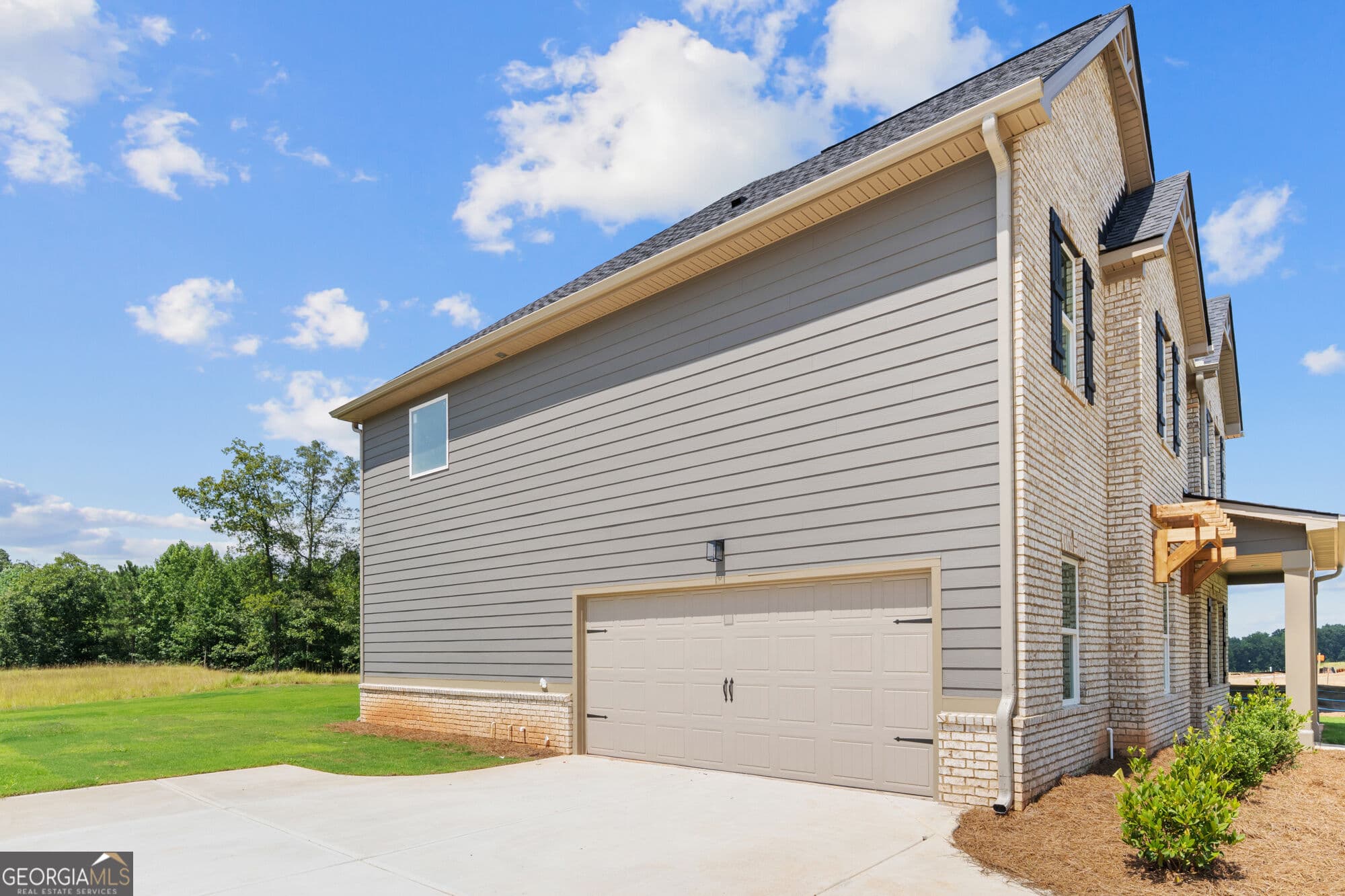 4 bedroom, 3 bathroom, 2,500 sq ft single family residence for sale at 8236 Riverchase Drive, Palmetto, GA 30268 — photo 4