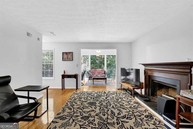 2 bedroom, 2 bathroom, 1,102 sq ft condominium for sale at 1004 Vicksburg Place, Atlanta, GA 30350 — photo 5