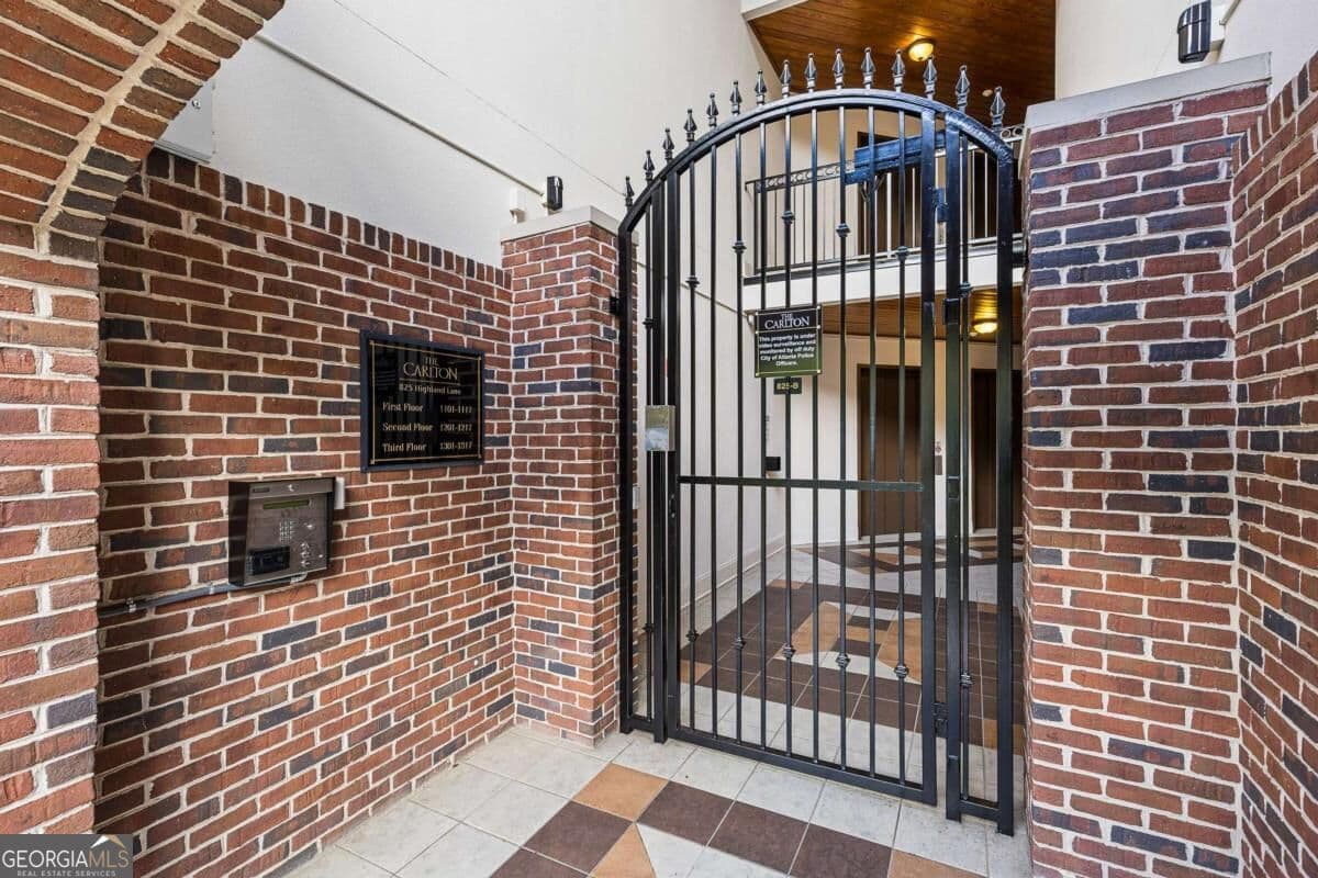 1 bedroom, 1 bathroom, 1,275 sq ft condominium for sale at 825 Highland Lane 1317, Atlanta, GA 30306 — photo 3