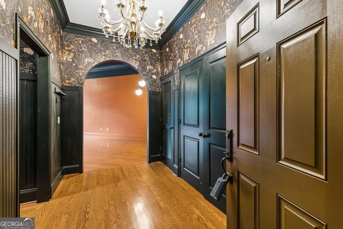 1 bedroom, 1 bathroom, 1,275 sq ft condominium for sale at 825 Highland Lane 1317, Atlanta, GA 30306 — photo 4