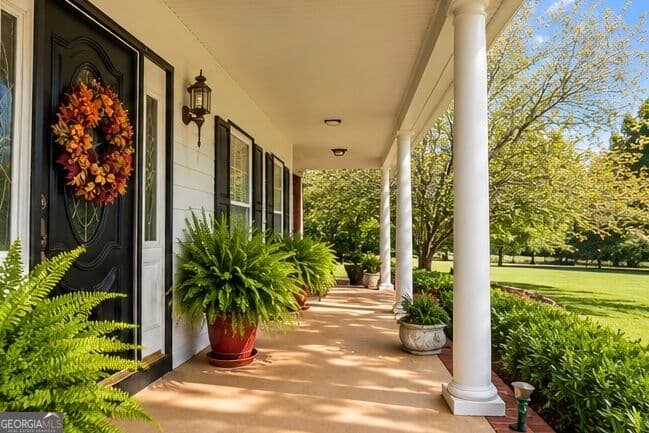 5 bedroom, 3.5 bathroom, 5,879 sq ft single family residence for sale at 2221 Brush Creek Drive, Colbert, GA 30628 — photo 3