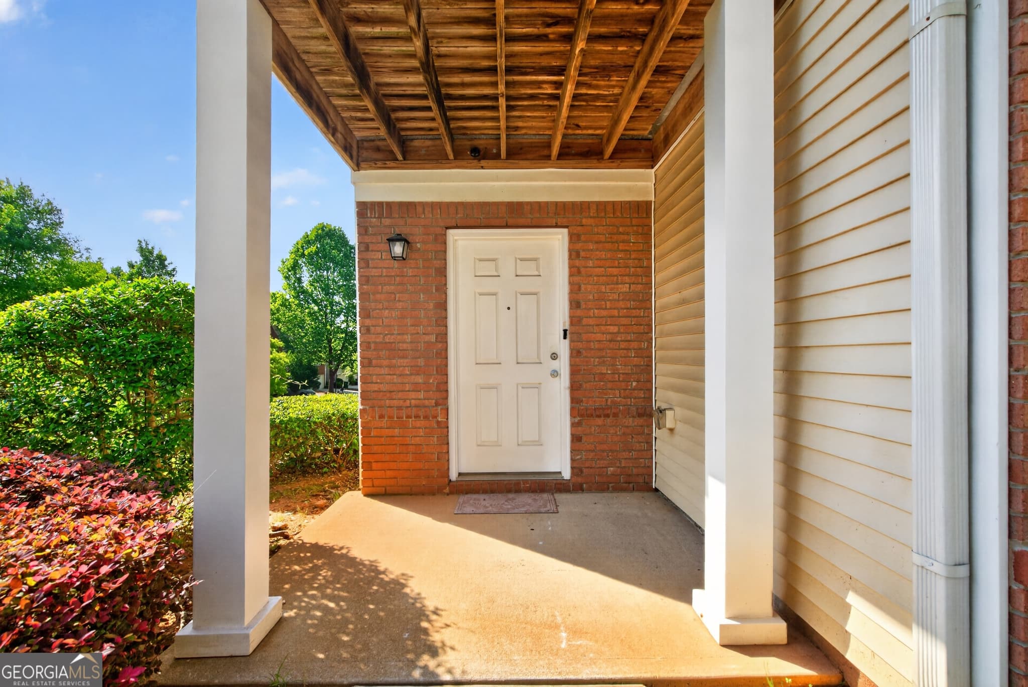 3 bedroom, 2.5 bathroom, 1,597 sq ft single family residence for sale at 578 Shadow Lake Drive, Lithonia, GA 30058 — photo 2