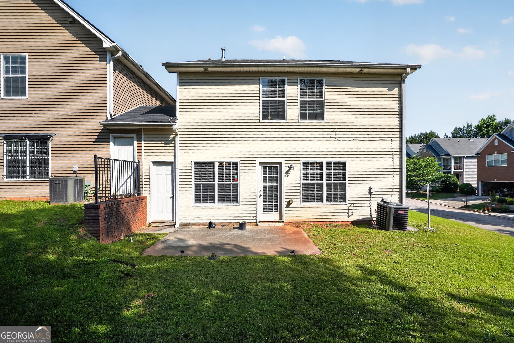 3 bedroom, 2.5 bathroom, 1,597 sq ft single family residence for sale at 578 Shadow Lake Drive, Lithonia, GA 30058 — photo 3